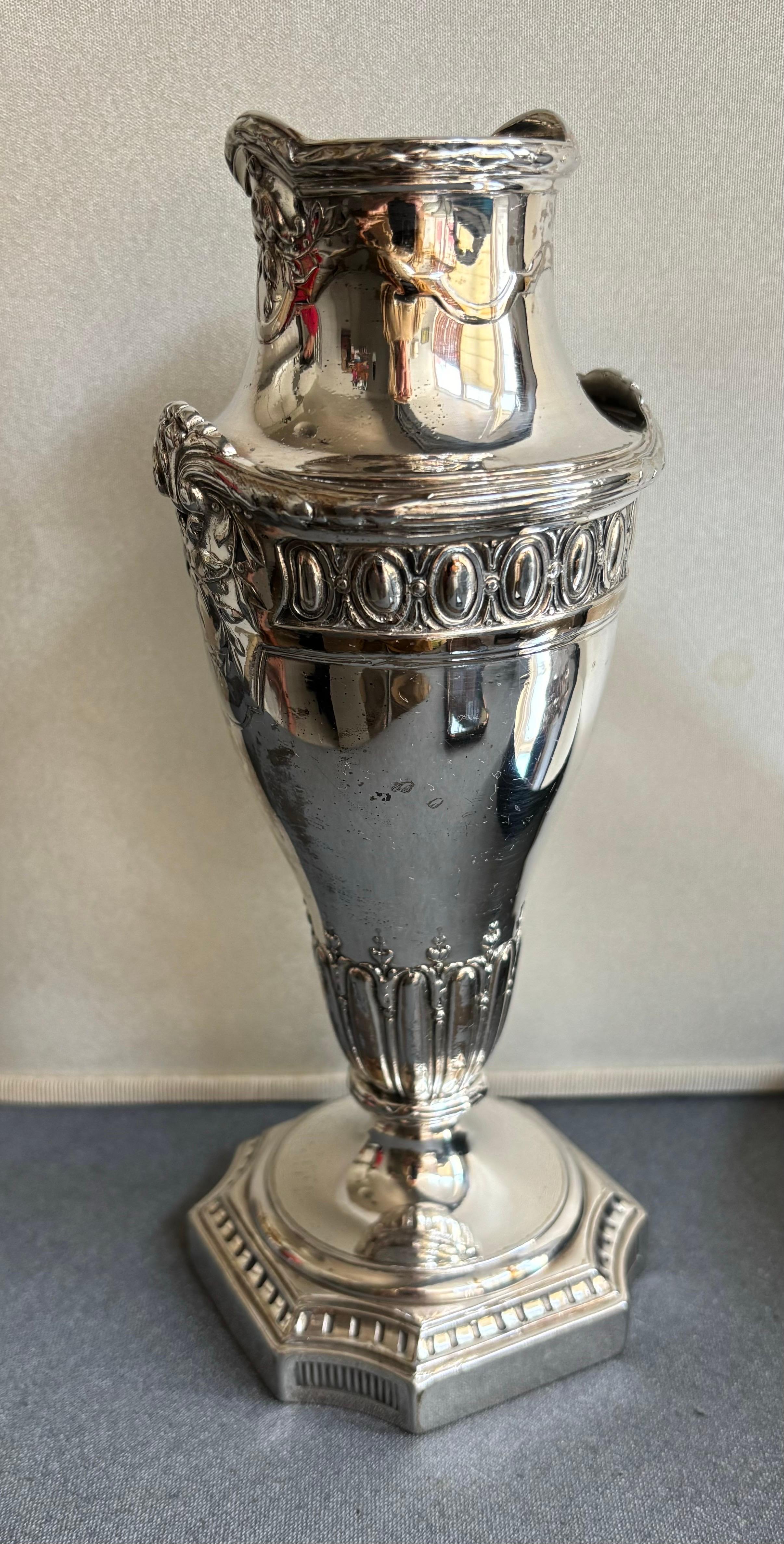 Coppia di vasi da fiori francesi Art Nouveau placcati in argento S. Anon. Ercuis in vendita 1