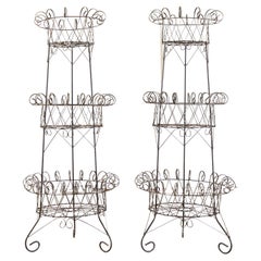 Paire de porte-plantes en fil métallique à 3 étages de style Art Nouveau français