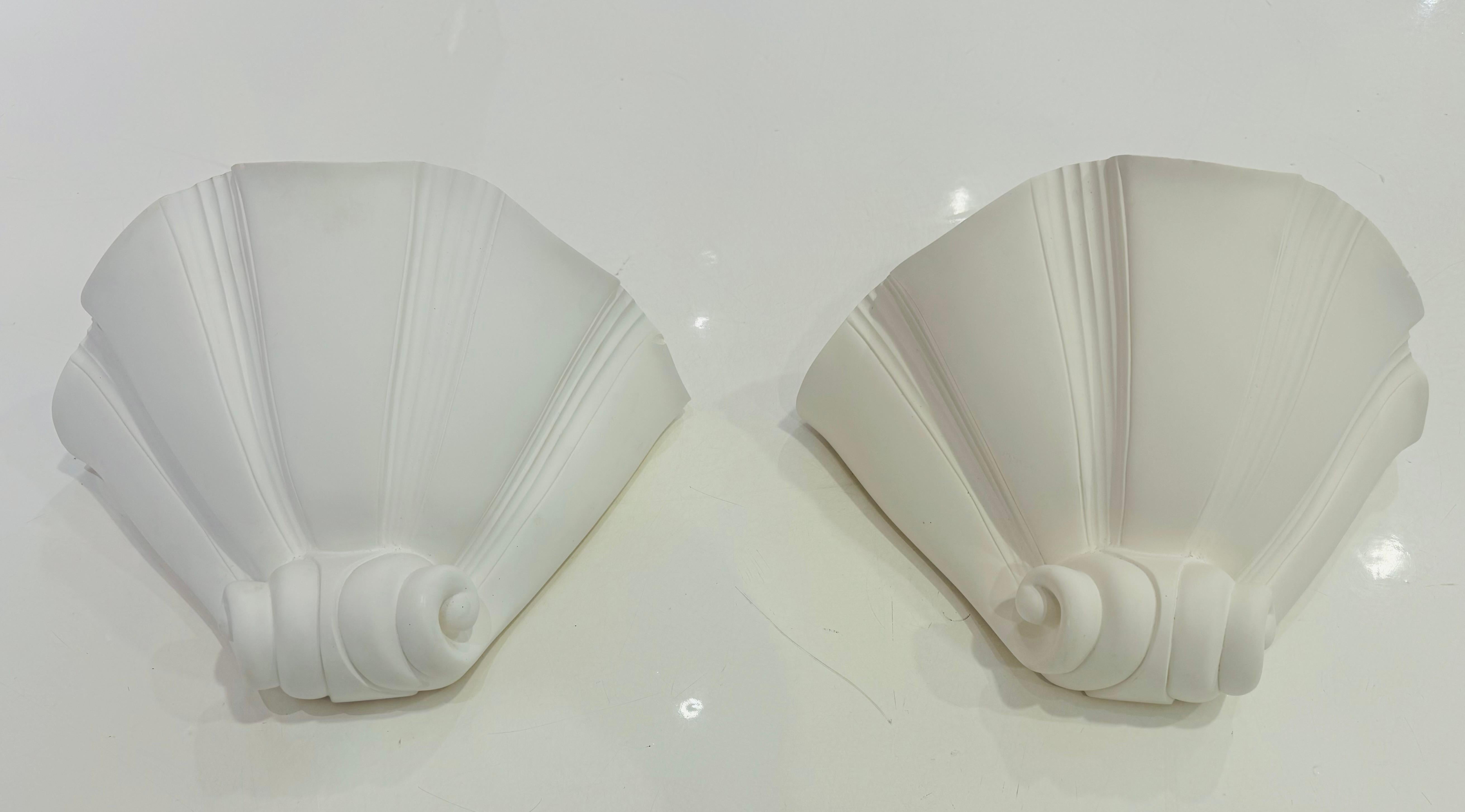 Francese Coppia di lampade da parete in gesso Atelier A Sedap in stile Art&Deco francese in vendita
