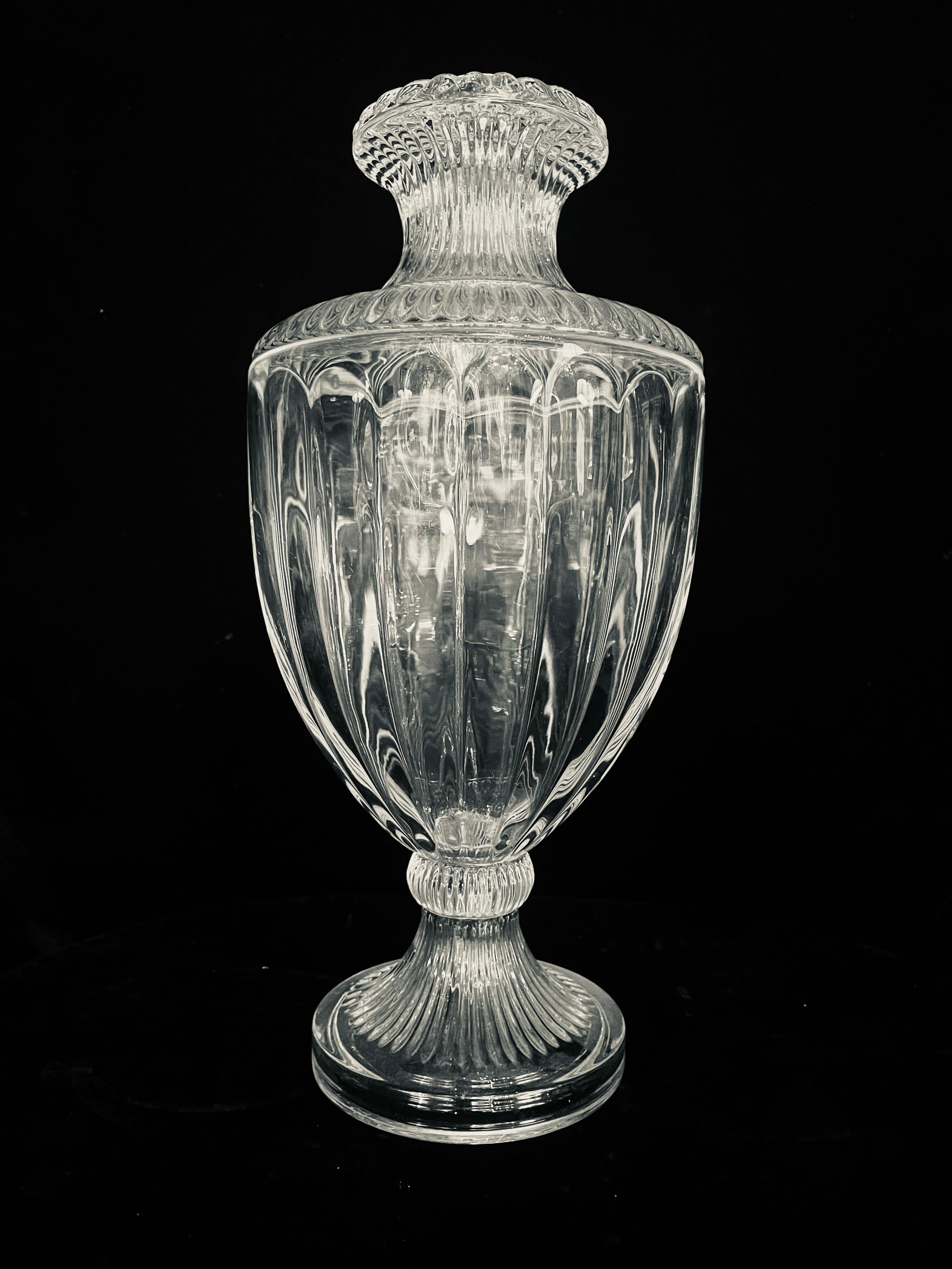 Fait main Paire de lampes en cristal néoclassique de style Baccarat en vente