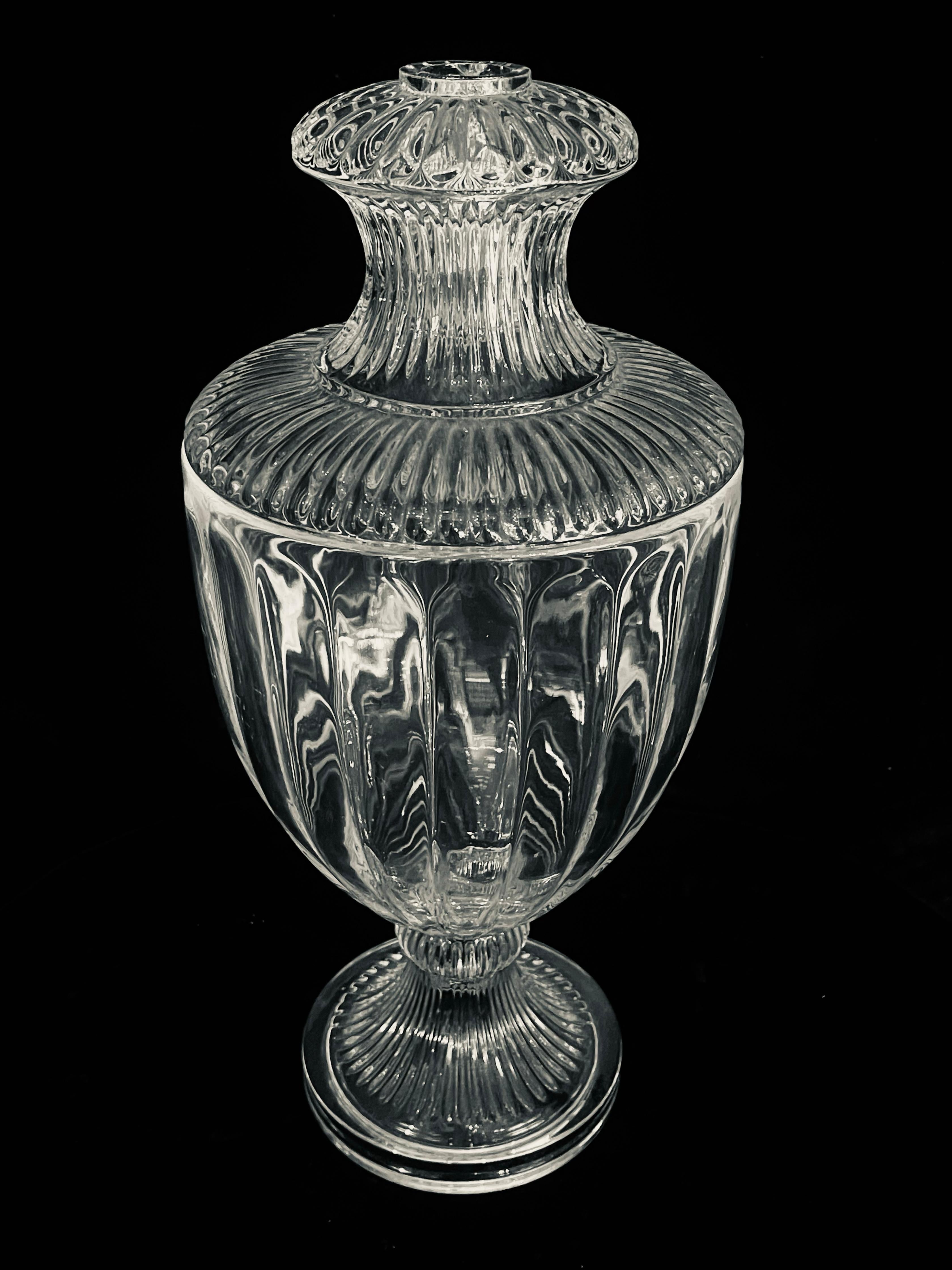 Paire de lampes en cristal néoclassique de style Baccarat Bon état - En vente à New York, NY