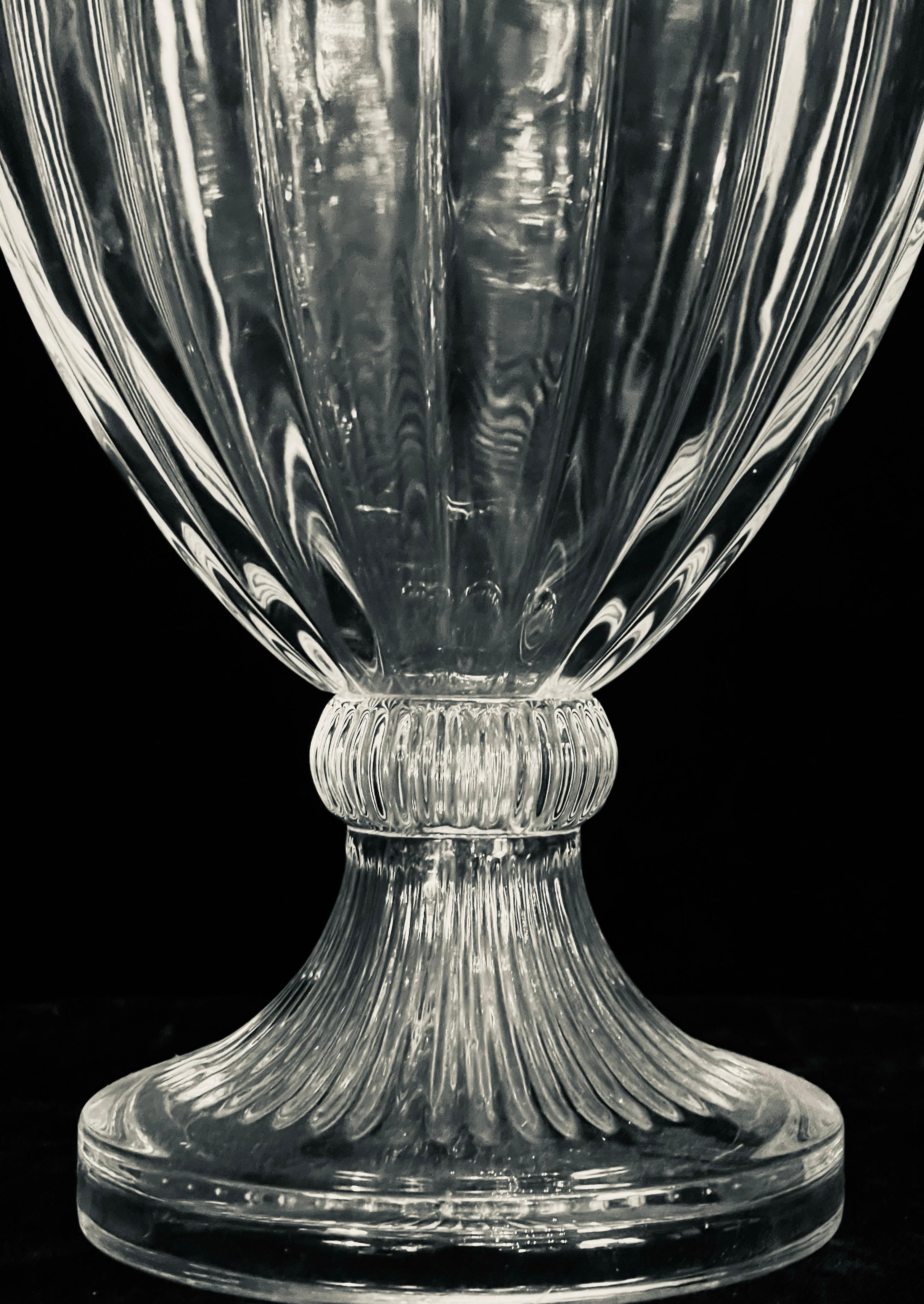 Paire de lampes en cristal néoclassique de style Baccarat en vente 1