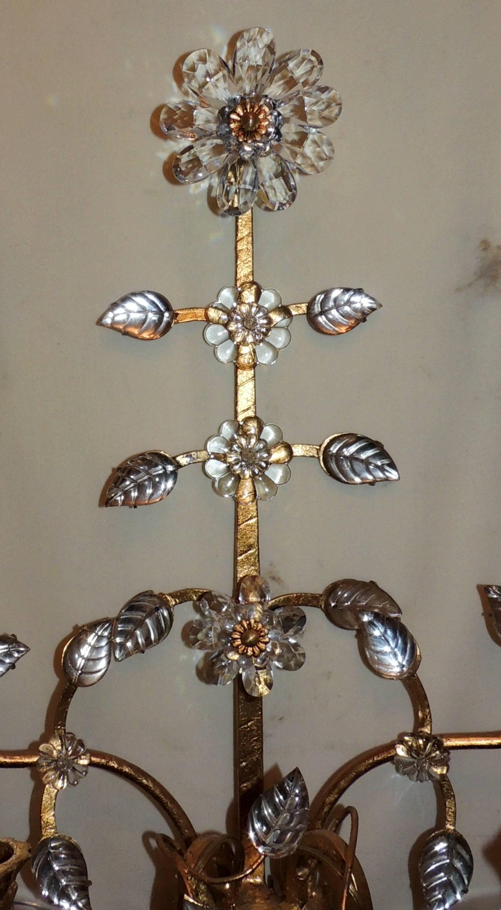 Mid-Century Modern Paire d'appliques à deux bras de lumière en cristal de roche Baguès Jansen, verre doré. en vente