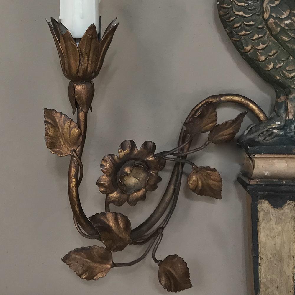Pair of French Bagues Style Carved and Gilded Wood Parrot Sconces, circa 1920 3