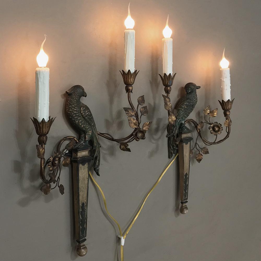 Early 20th Century Pair of French Bagues Style Carved and Gilded Wood Parrot Sconces, circa 1920