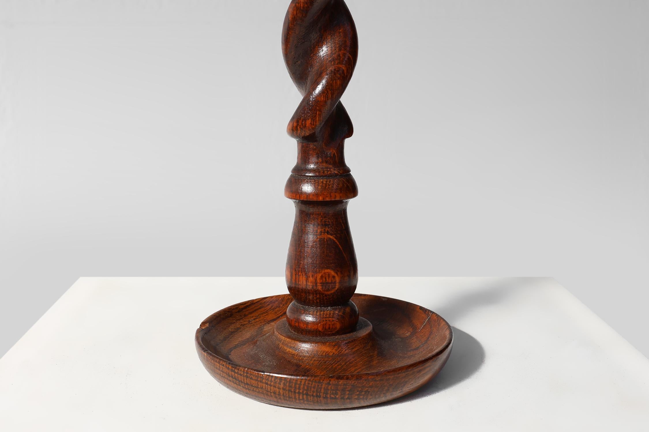 Coppia di candelieri francesi Barley Twist in legno con bobeches argentate, ca. in vendita 2