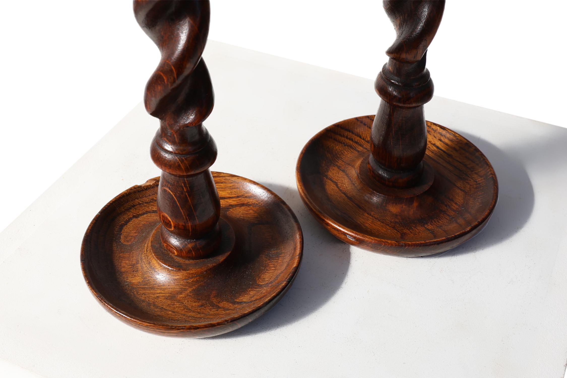 Metallo Coppia di candelieri francesi Barley Twist in legno con bobeches argentate, ca. in vendita