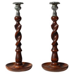 Pareja de candeleros franceses Barley Twist de madera con boquillas plateadas, ca.