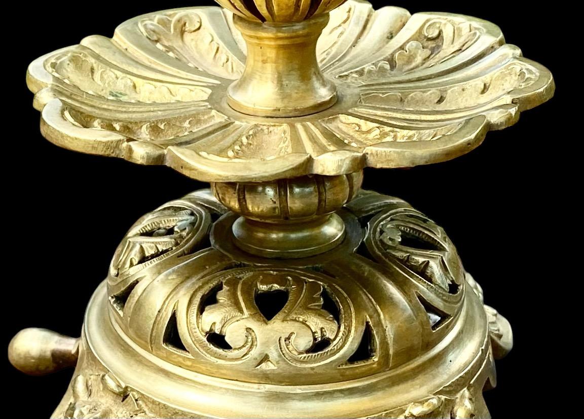 Coppia di accendisigari a candelabro in bronzo dorato di epoca barocca francese in vendita 2