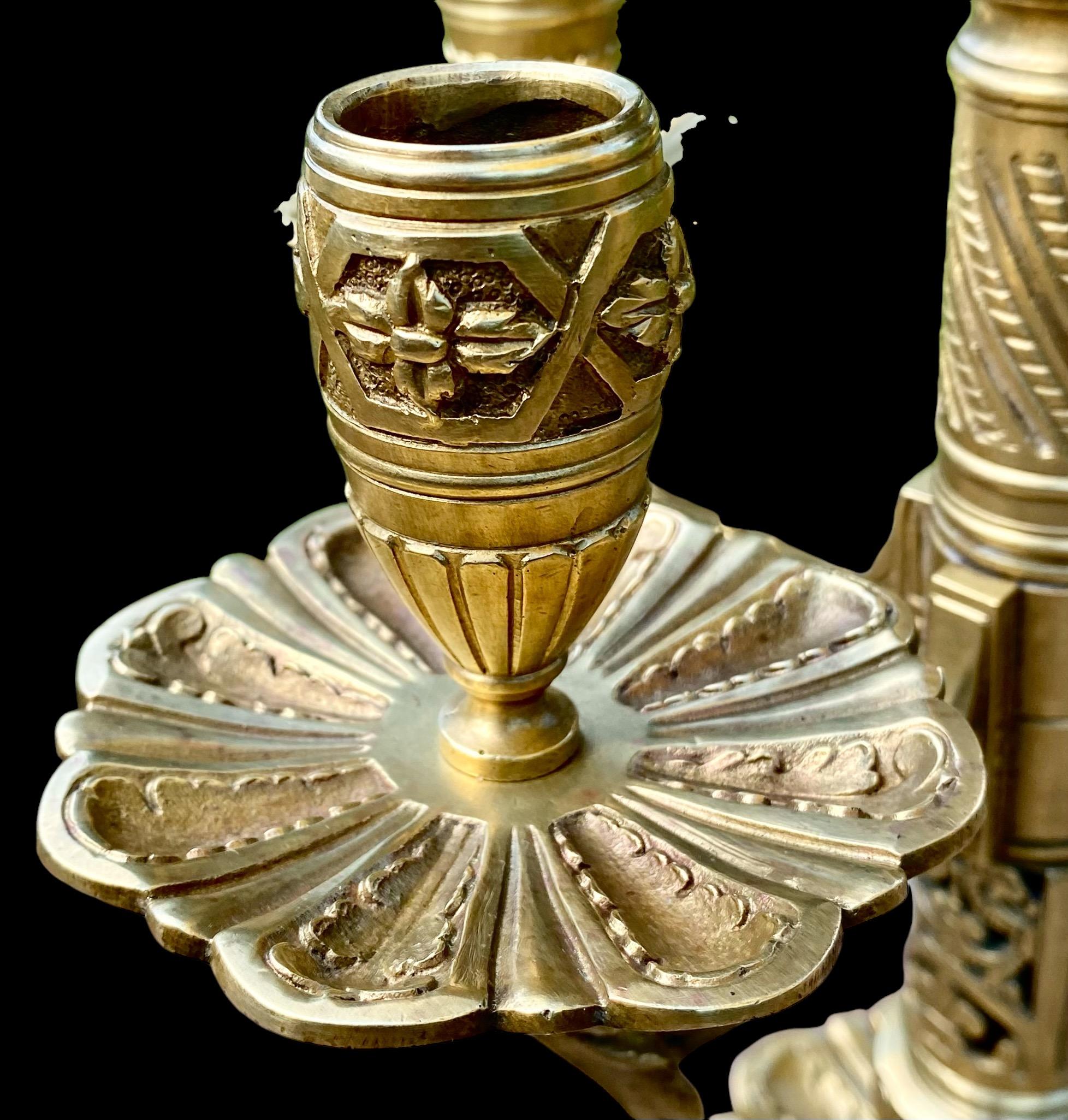 Coppia di accendisigari a candelabro in bronzo dorato di epoca barocca francese in vendita 4