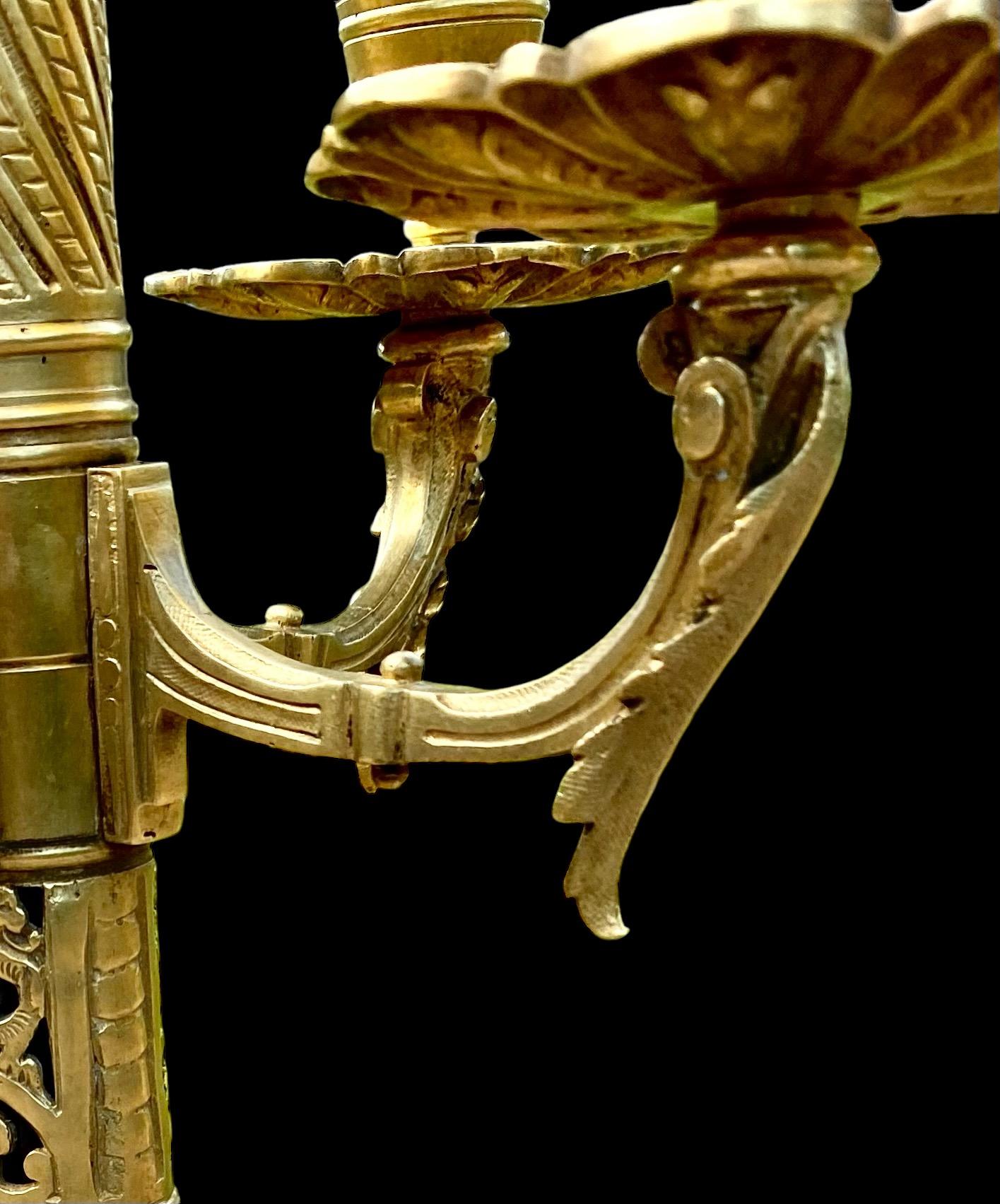 Dorato Coppia di accendisigari a candelabro in bronzo dorato di epoca barocca francese in vendita