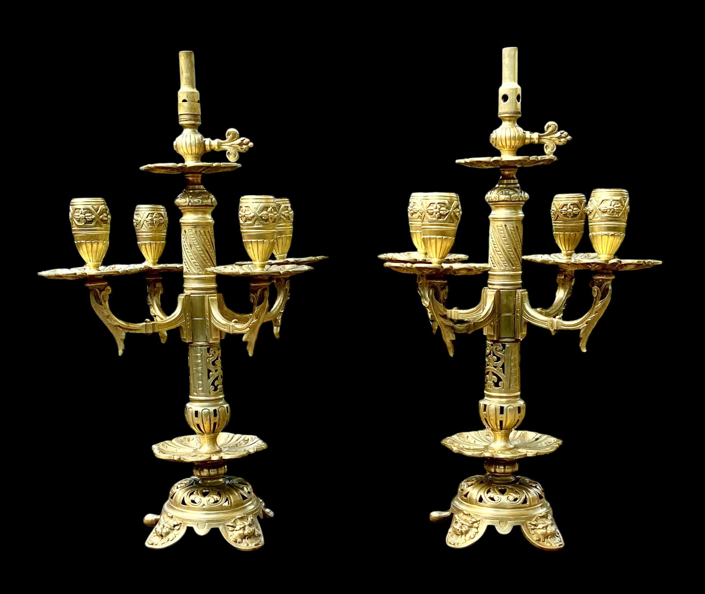 Bronzo Coppia di accendisigari a candelabro in bronzo dorato di epoca barocca francese in vendita