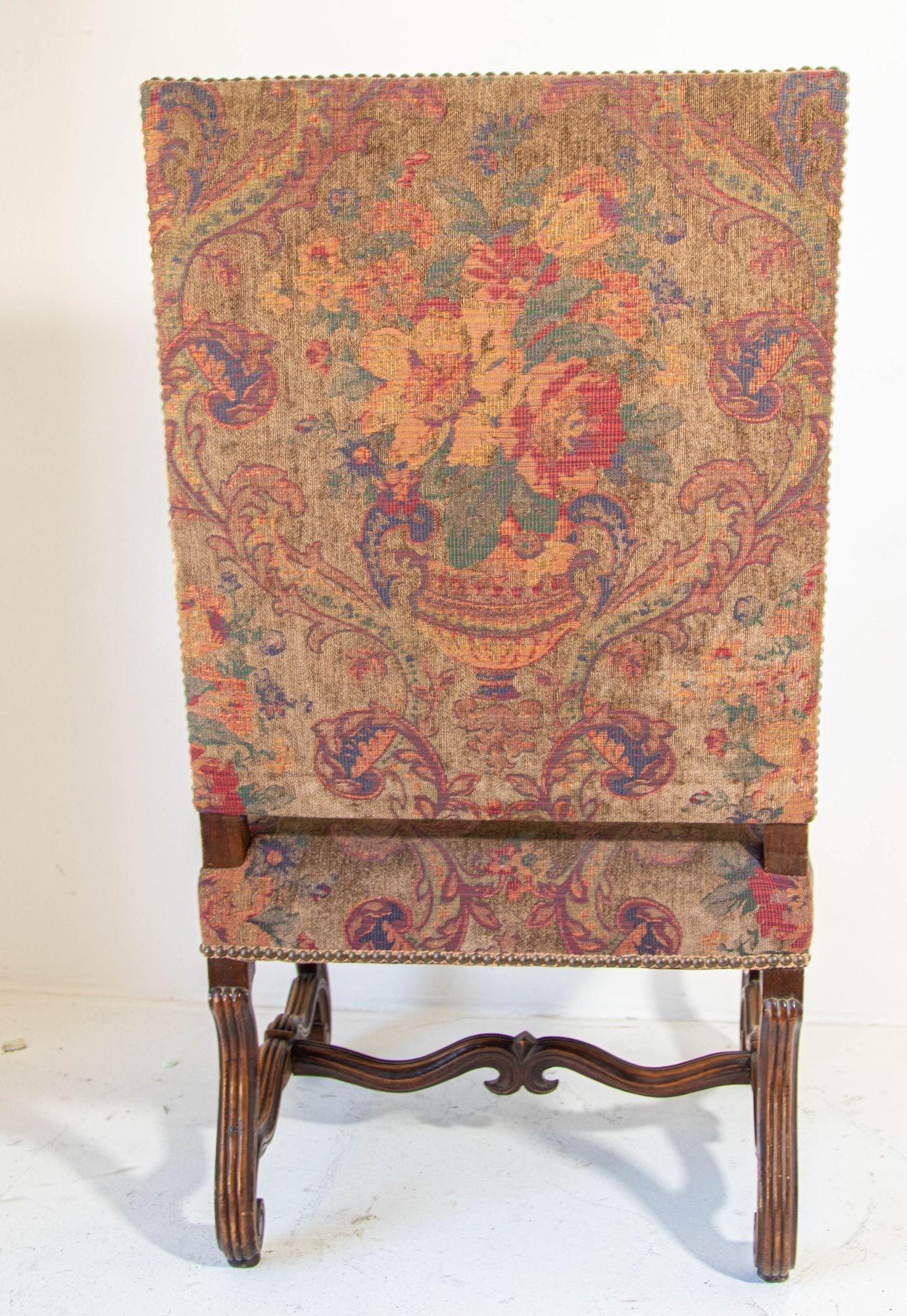 Paire de fauteuils baroques français en noyer Fauteuils à la Reine en vente 4