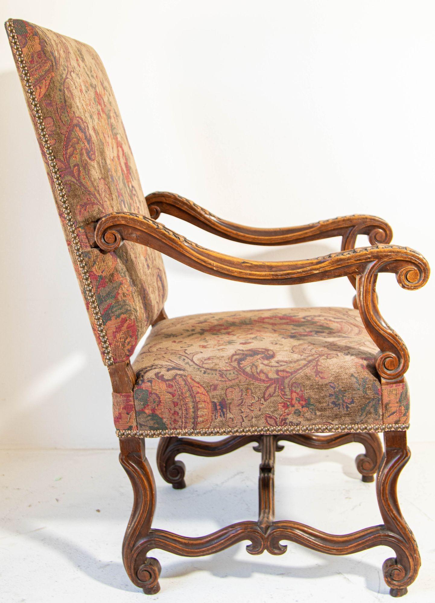 Paire de fauteuils baroques français en noyer Fauteuils à la Reine en vente 6
