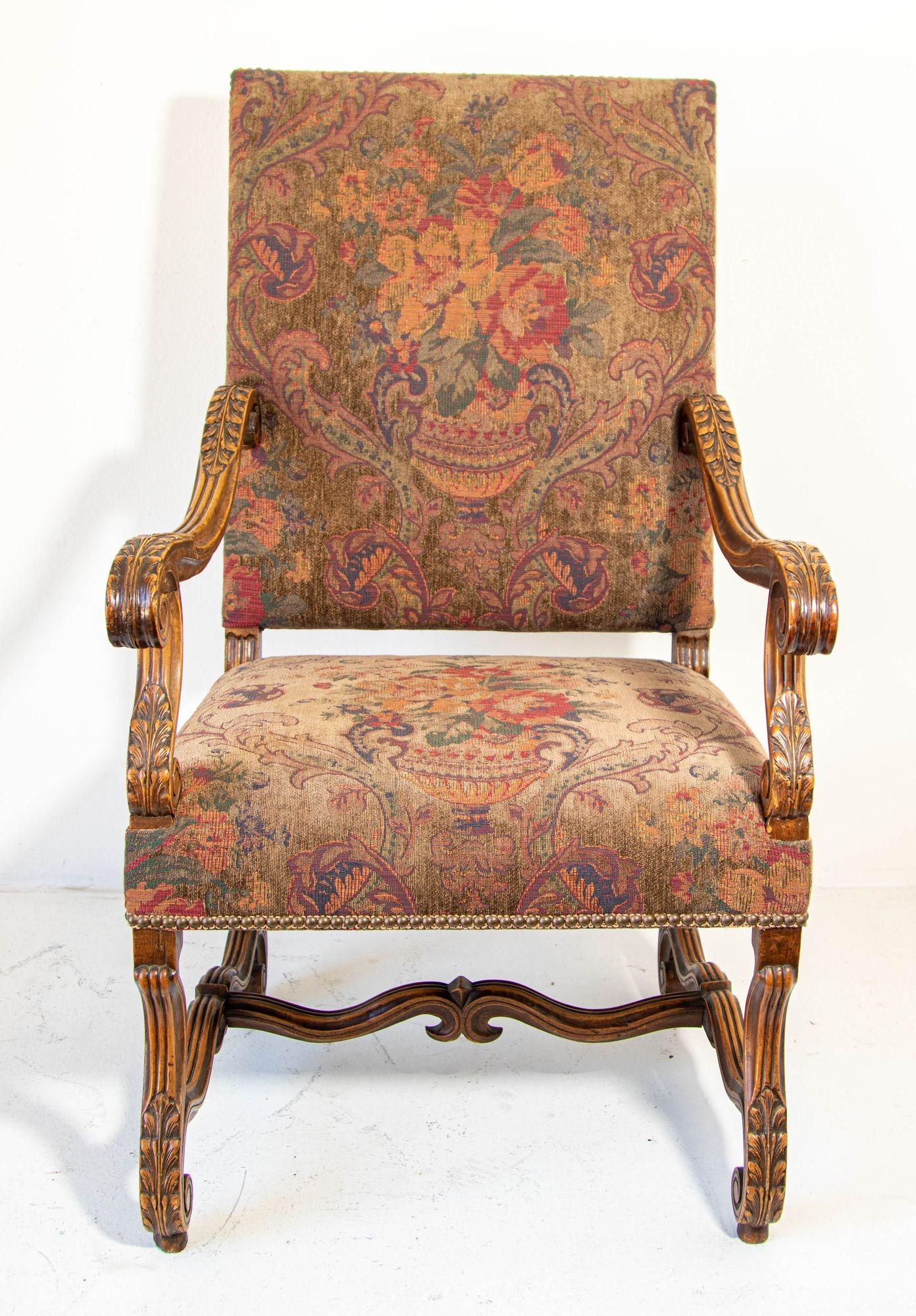 Paire de fauteuils baroques français en noyer Fauteuils à la Reine en vente 8