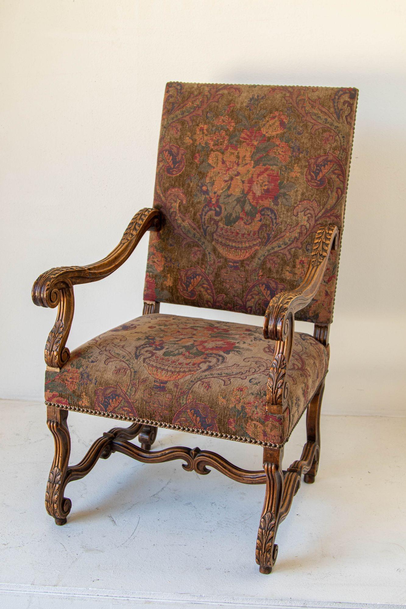 Paire de fauteuils baroques français en noyer Fauteuils à la Reine en vente 10
