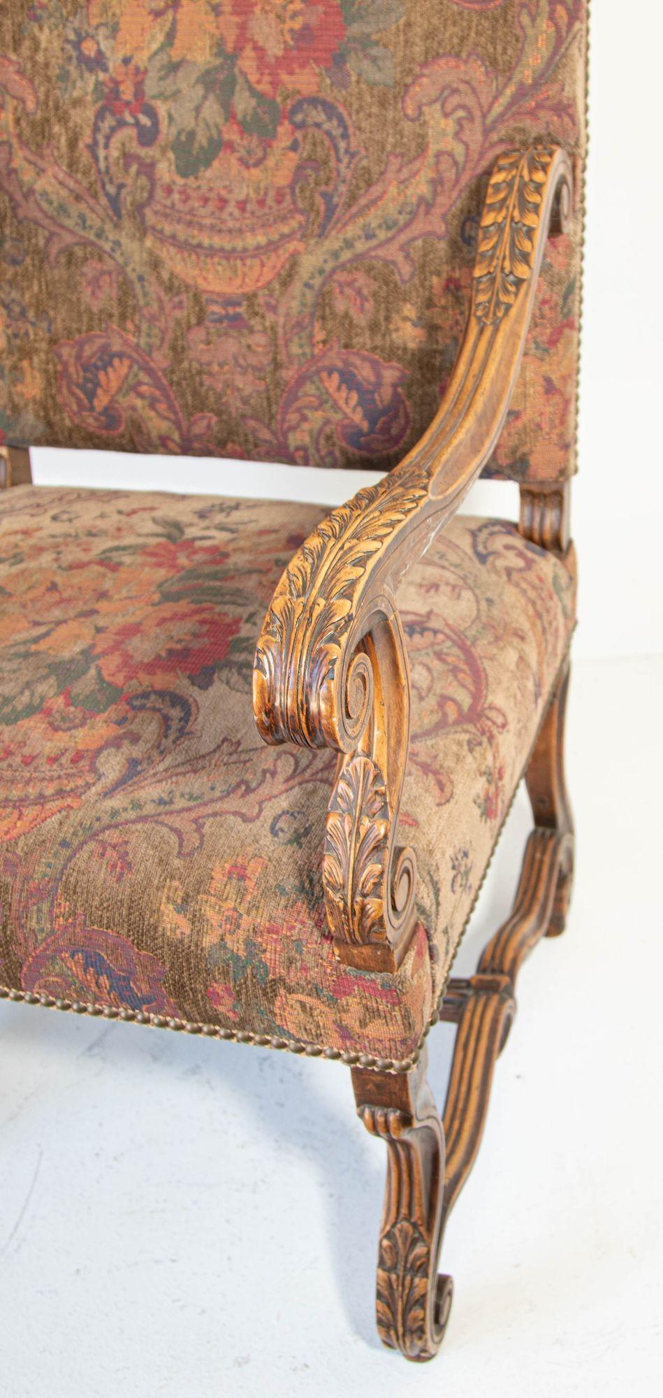 Paire de fauteuils baroques français en noyer Fauteuils à la Reine en vente 11