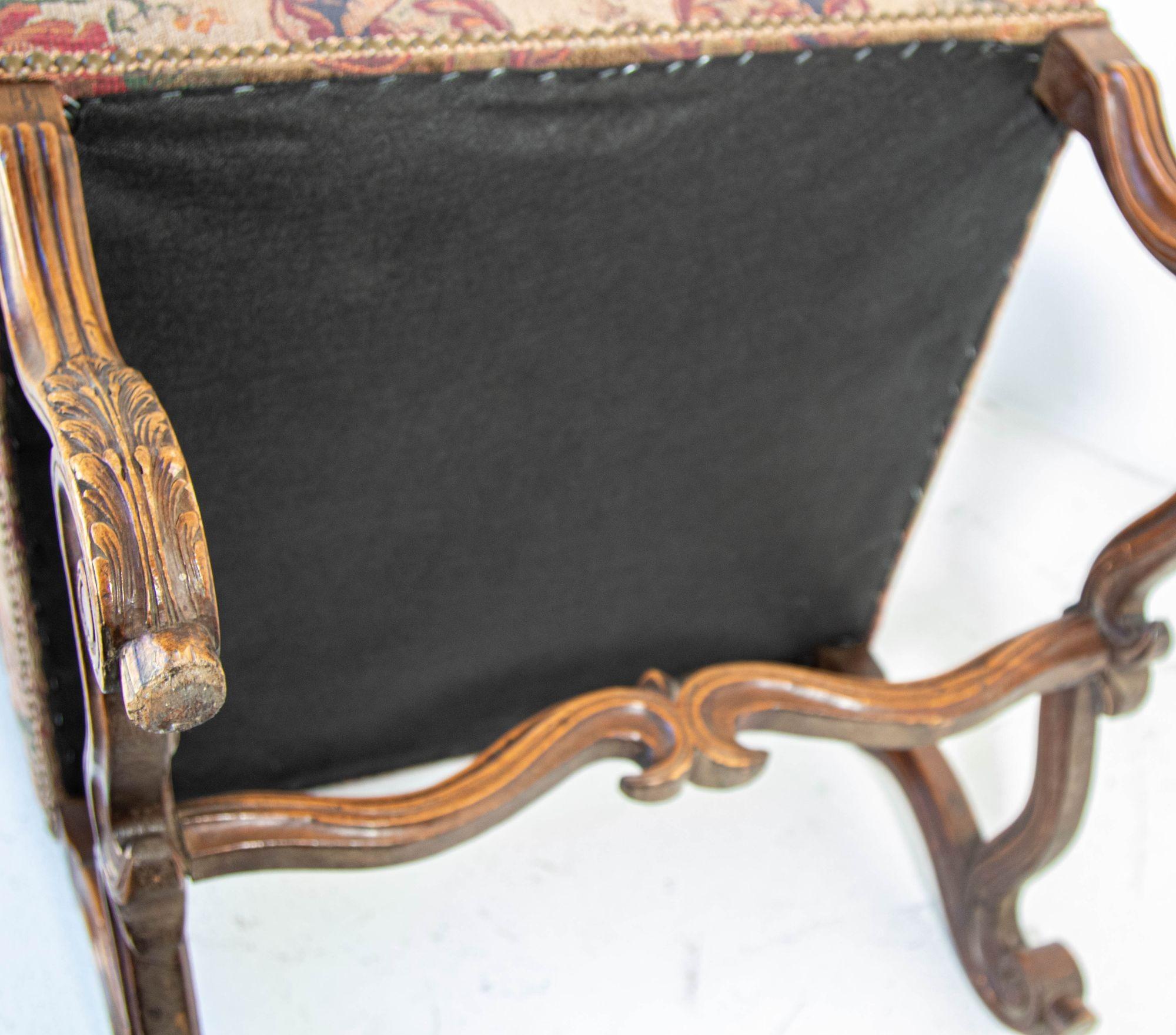 Paire de fauteuils baroques français en noyer Fauteuils à la Reine en vente 12