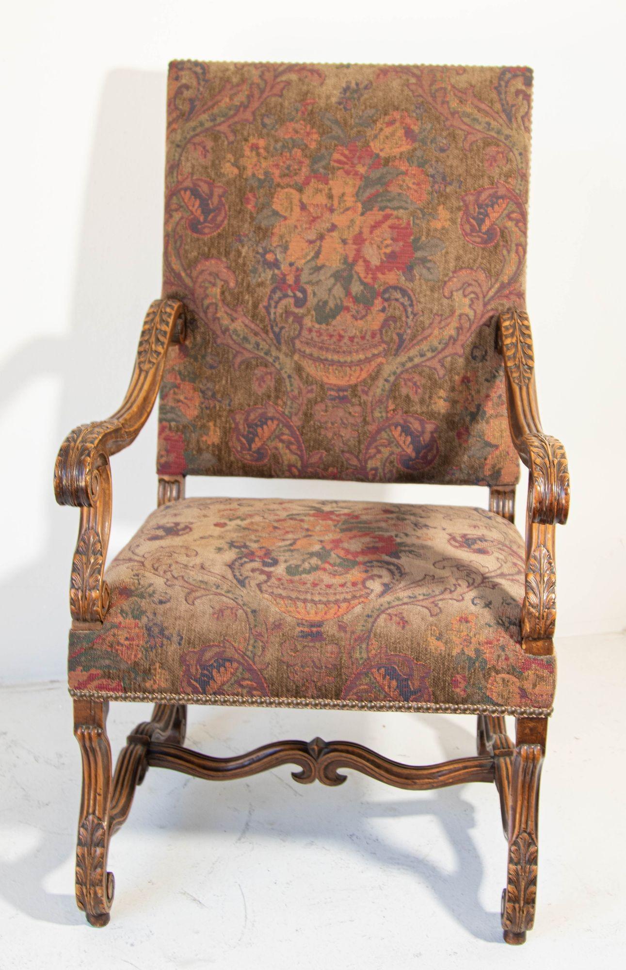 Baroque Paire de fauteuils baroques français en noyer Fauteuils à la Reine en vente