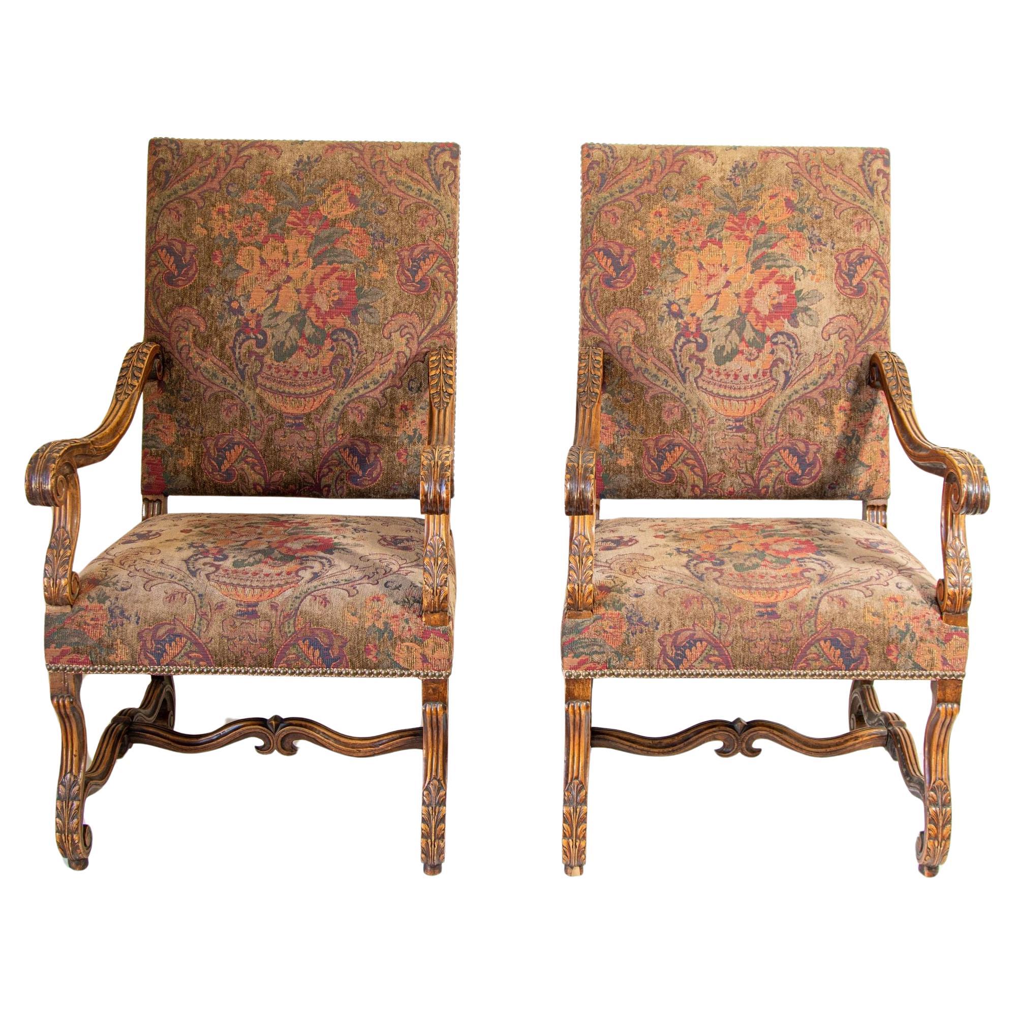 Pair of French Baroque Walnut Armchairs Provincial Fauteuils à la Reine For Sale