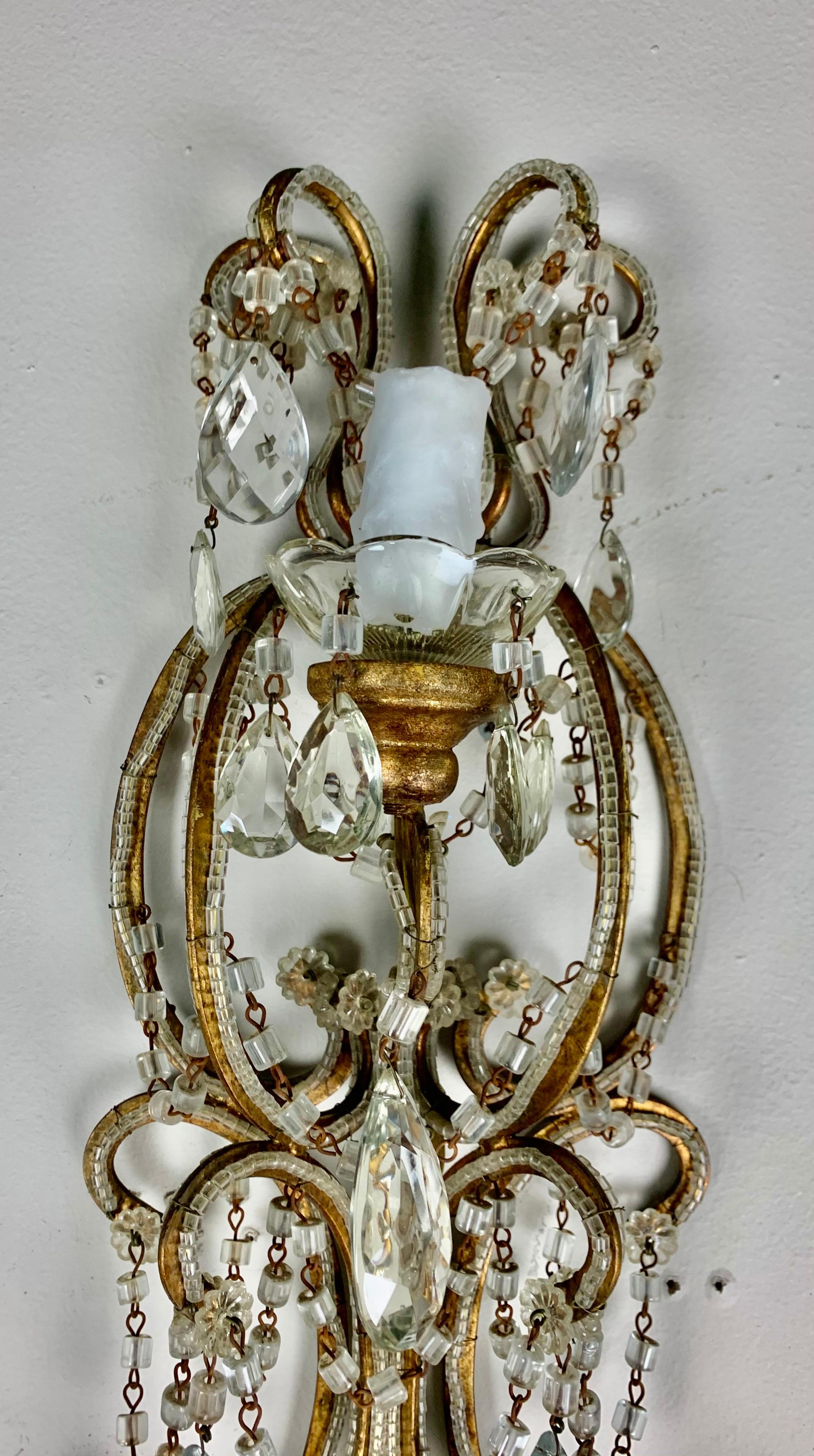 Cristal Paire d'appliques françaises à 6 lumières en perles, vers 1940 en vente