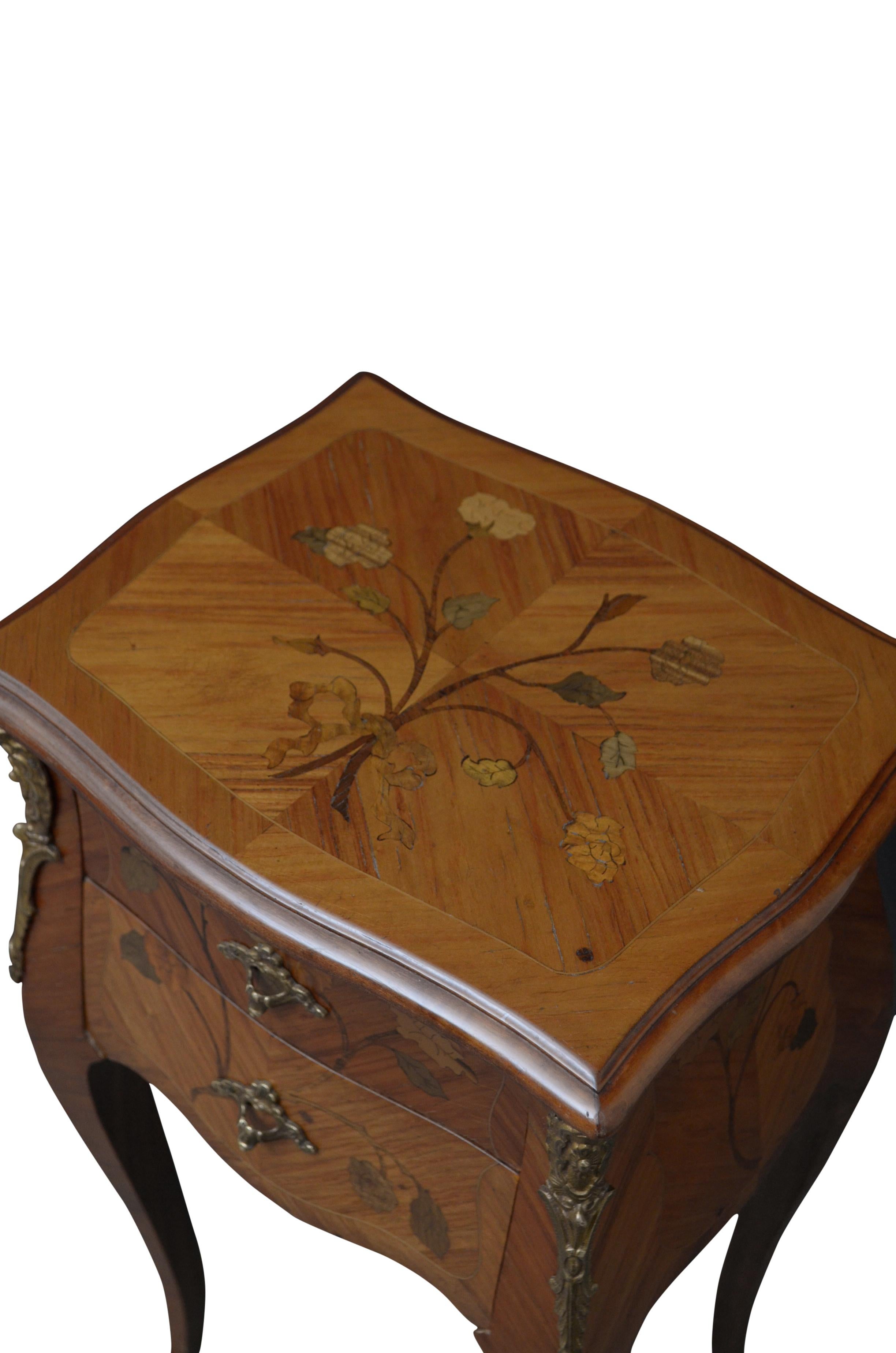 Louis-Philippe Paire d'armoires de chevet françaises en bois de rose en vente