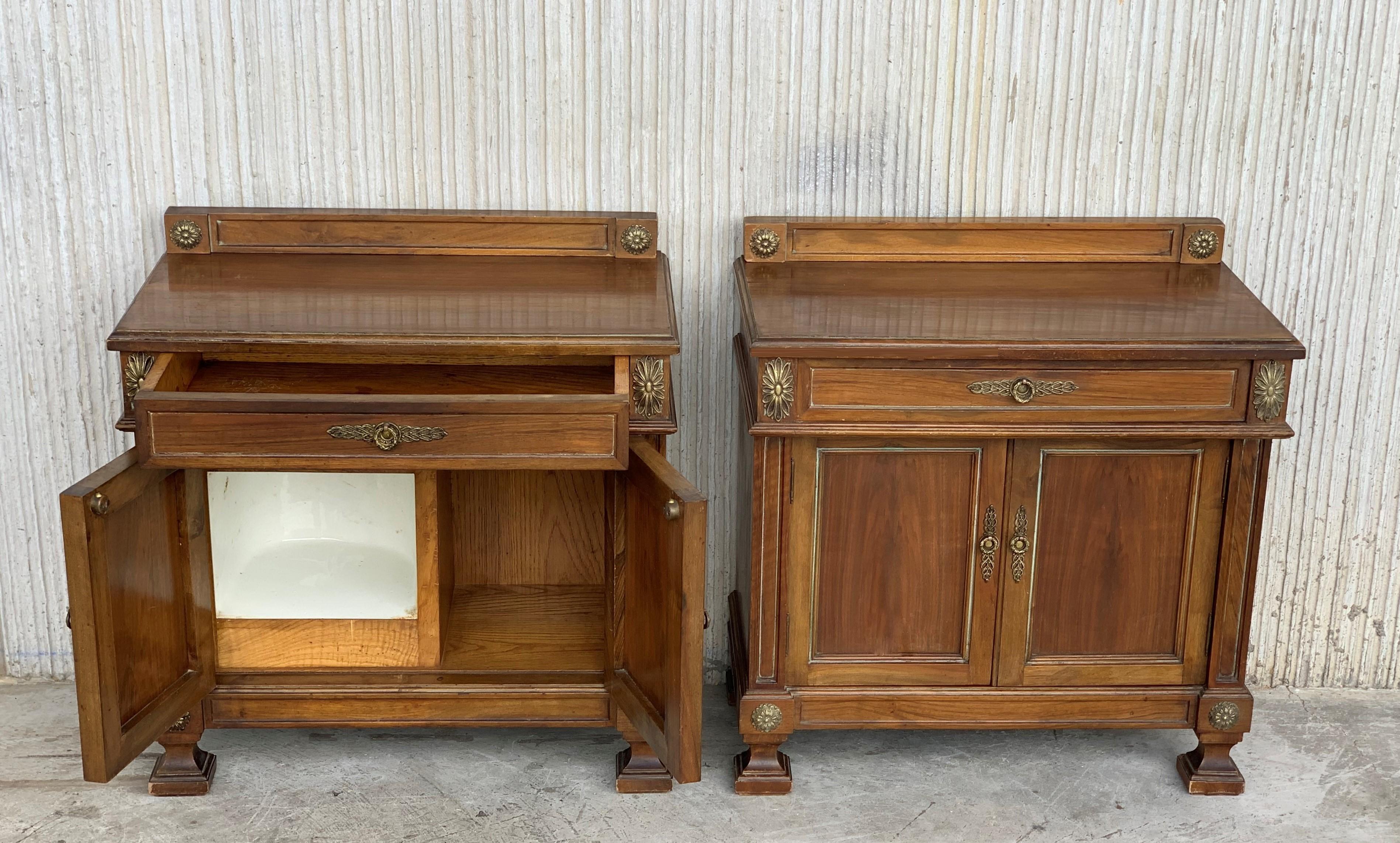 20th Century Pair of French Bedside Tables Nightstands with Crest and Bronze Details