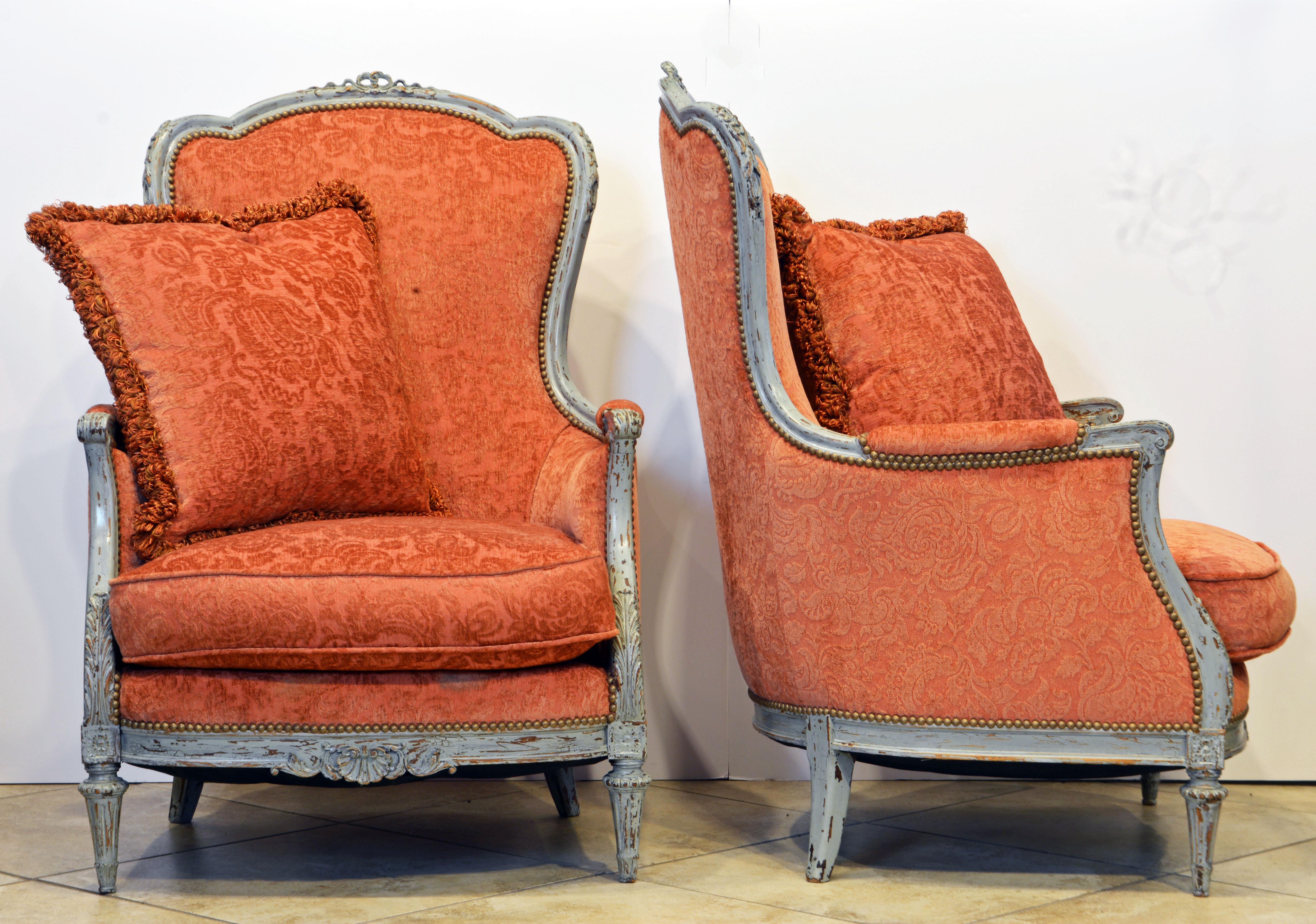 Hand-Carved Pair of French Belle Époque Louis XVI Style Gray Painted Bergère Chairs