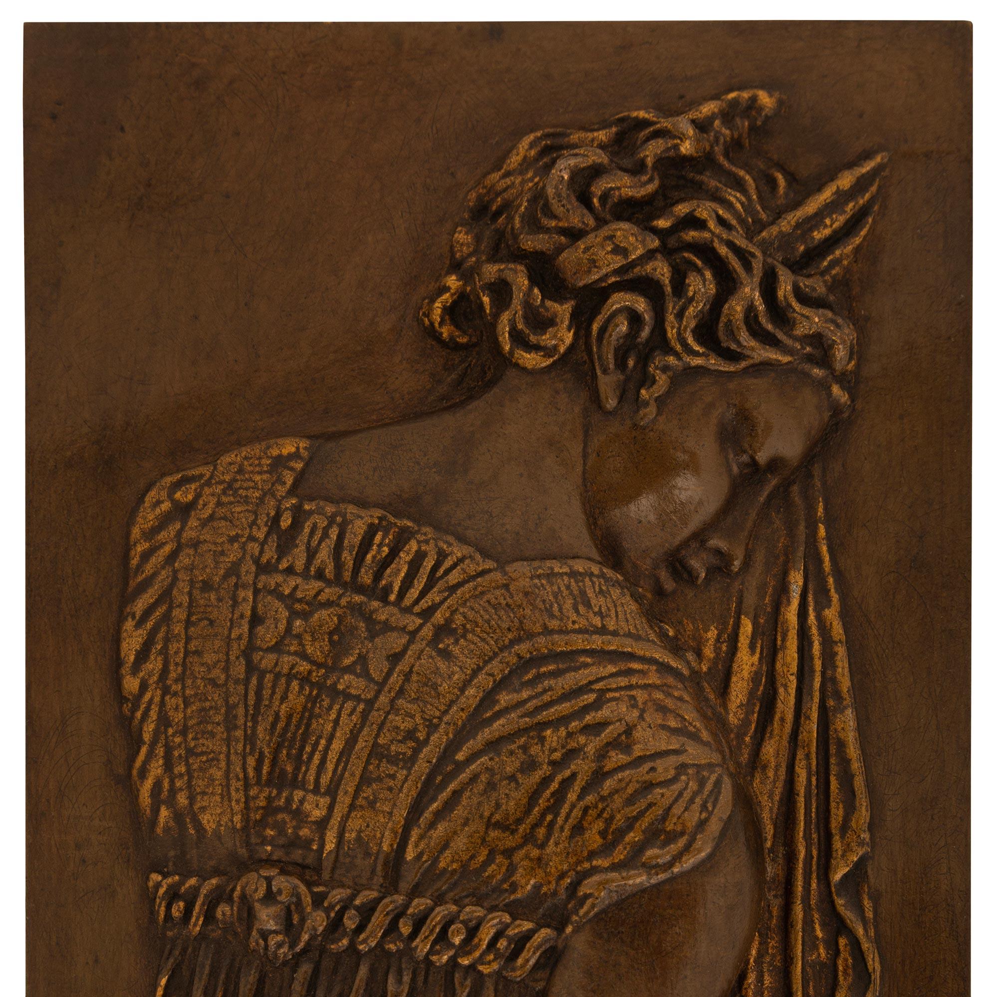 Français Paire de plaques en bronze et bronze doré d'époque Belle Époque, signées Barbedienne en vente