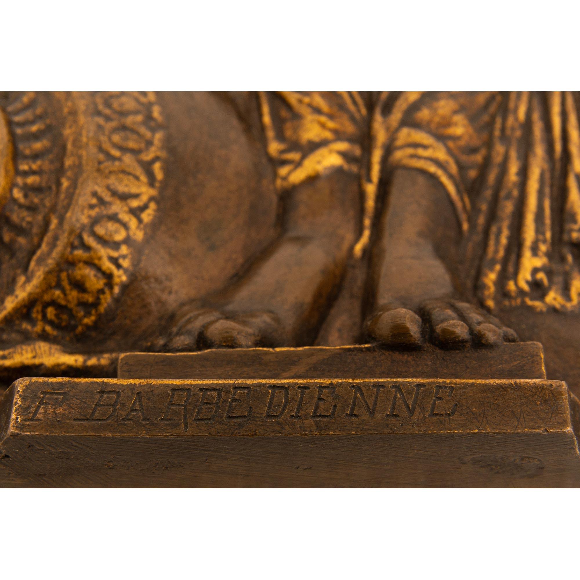 Paar französische Bronze- und Ormoluplaketten aus der Belle Époque, signiert Barbedienne im Angebot 1