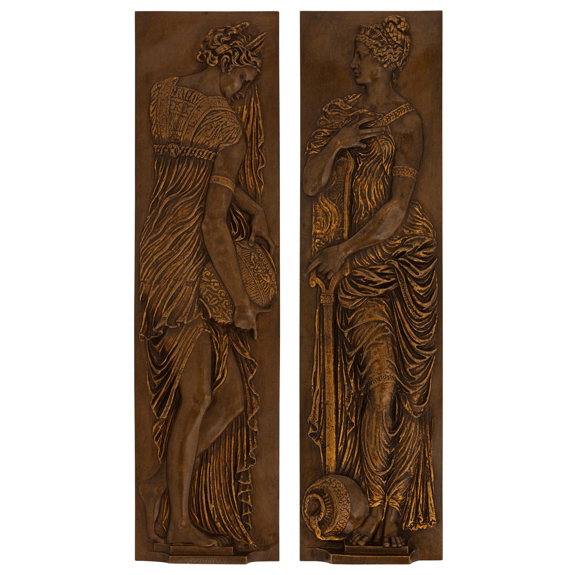 Paire de plaques en bronze et bronze doré d'époque Belle Époque, signées Barbedienne