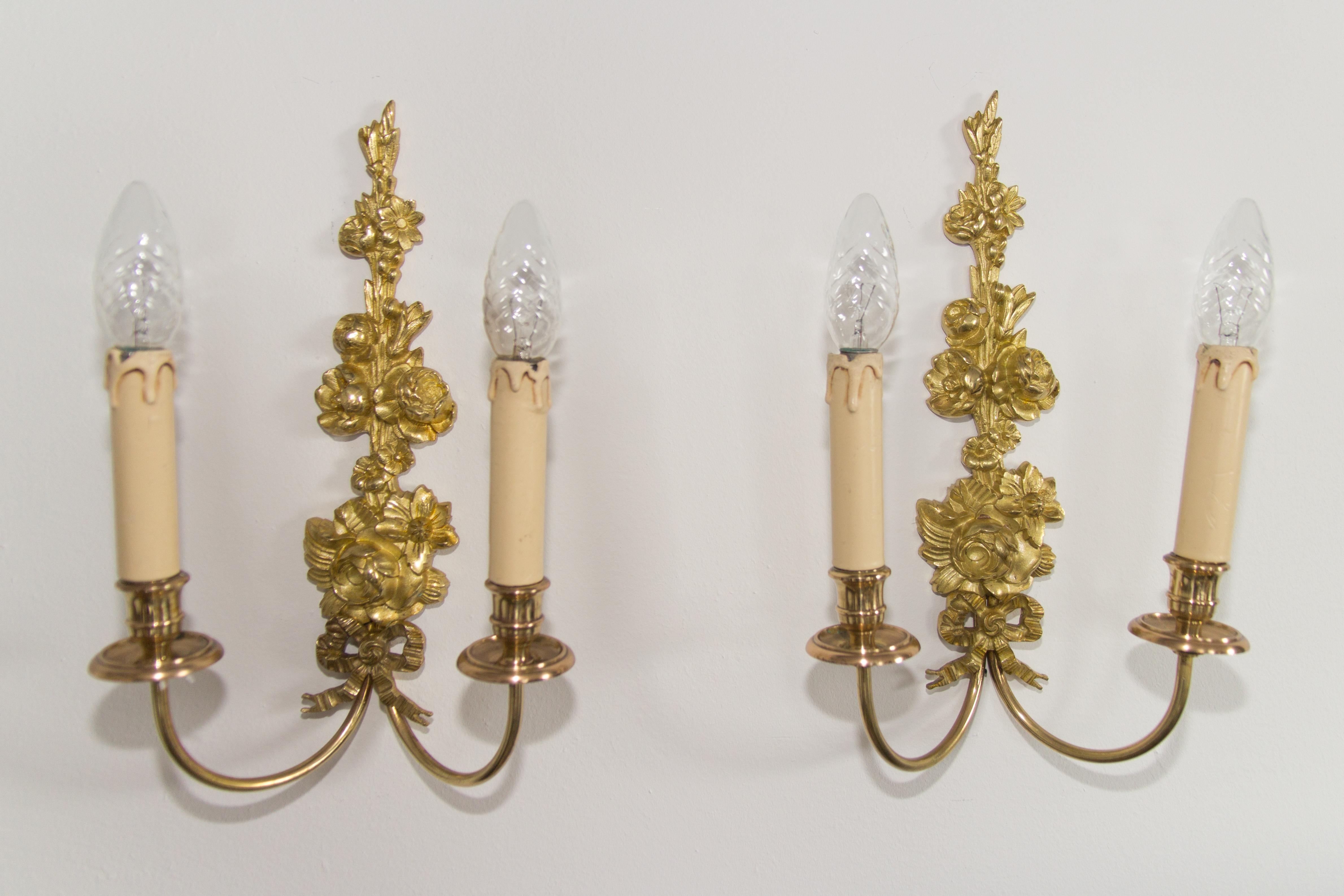 A pair of adorable French Belle Époque style gilt bronze sconces in a form of a beautifully shaped flower bouquet.
Each sconce has two brass arms and each arm has one socket for the E14 size light bulb.