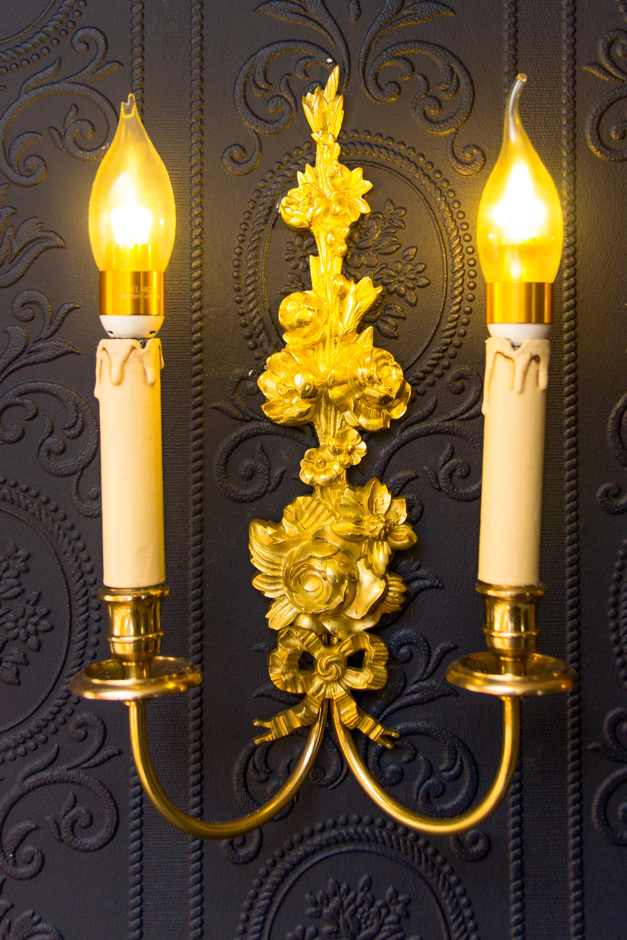 Pair of French Belle Époque Style Floral Gilt Bronze and Brass Sconces 3