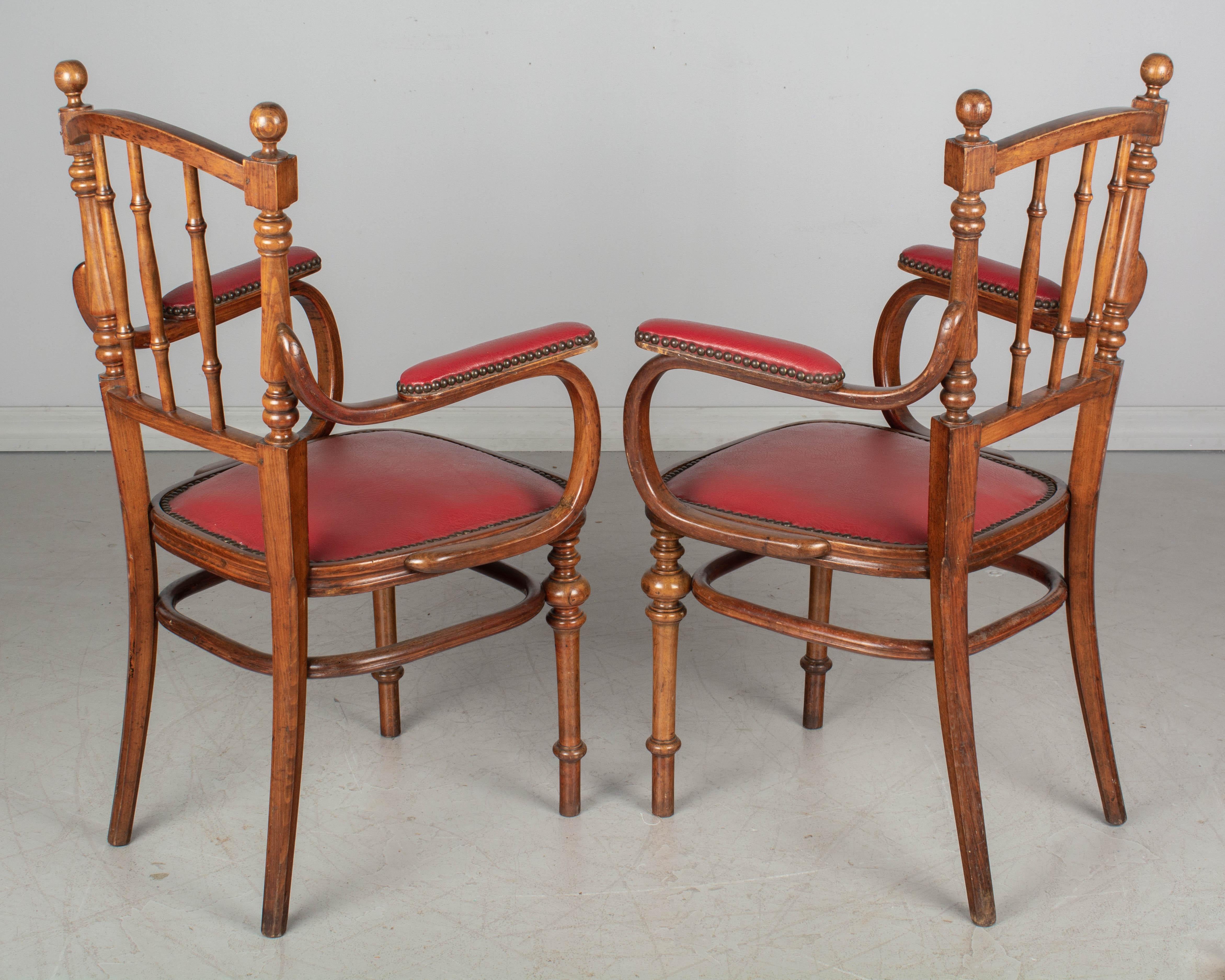 Turned Pair of French Bentwood Thonet Style Armchairs For Sale