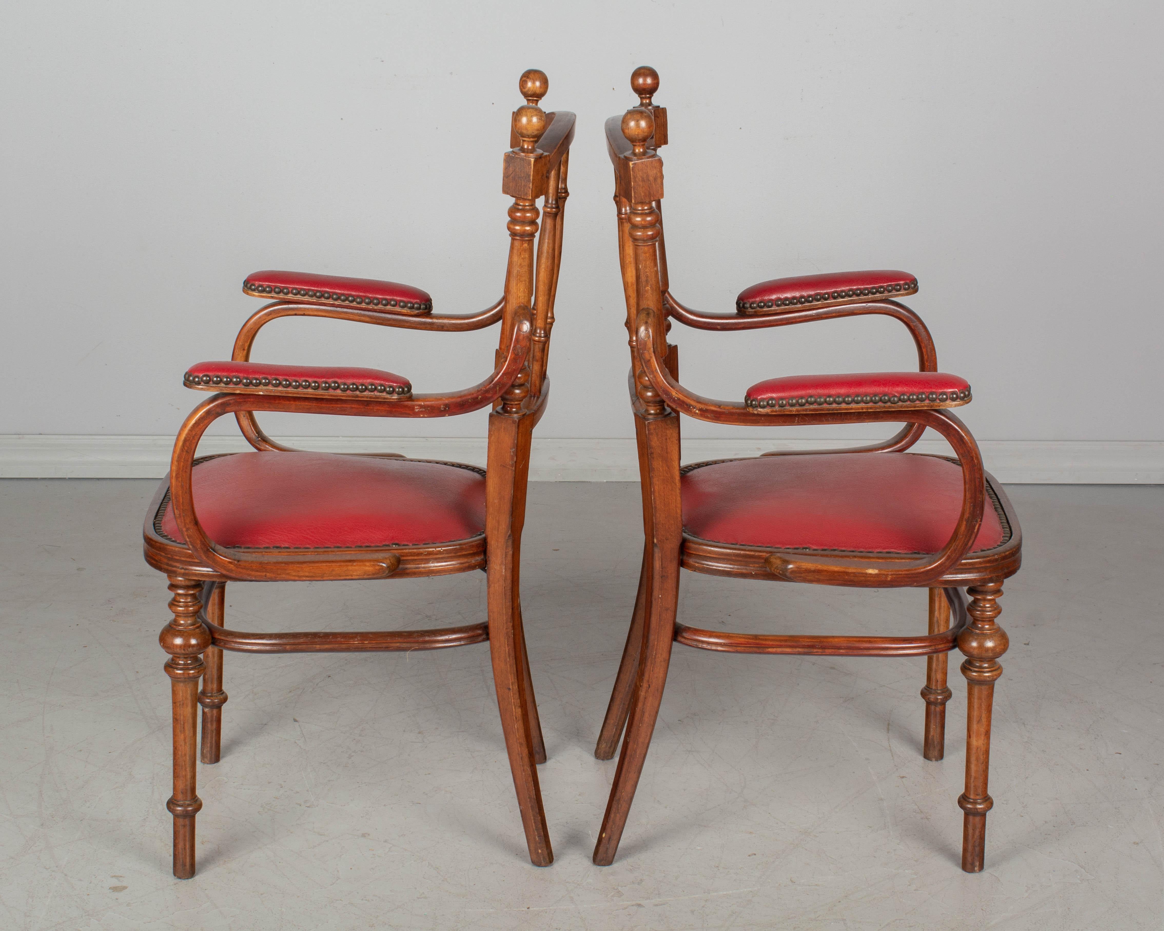 20th Century Pair of French Bentwood Thonet Style Armchairs For Sale