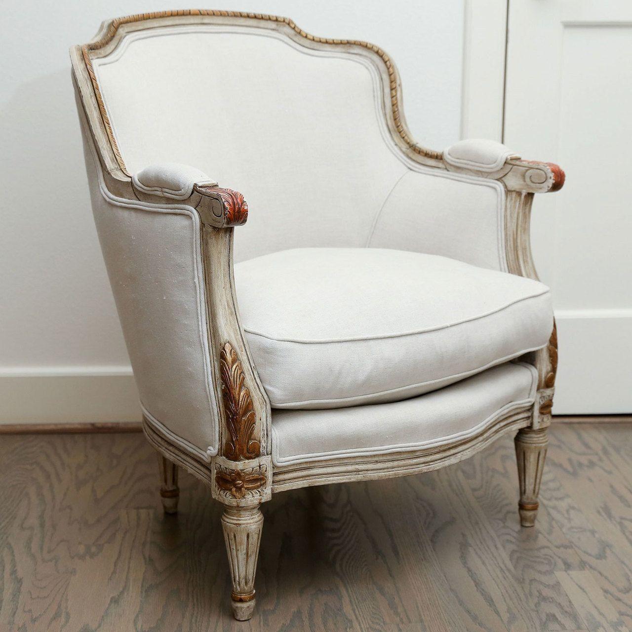 Coppia di poltrone bergere francesi in vendita 5