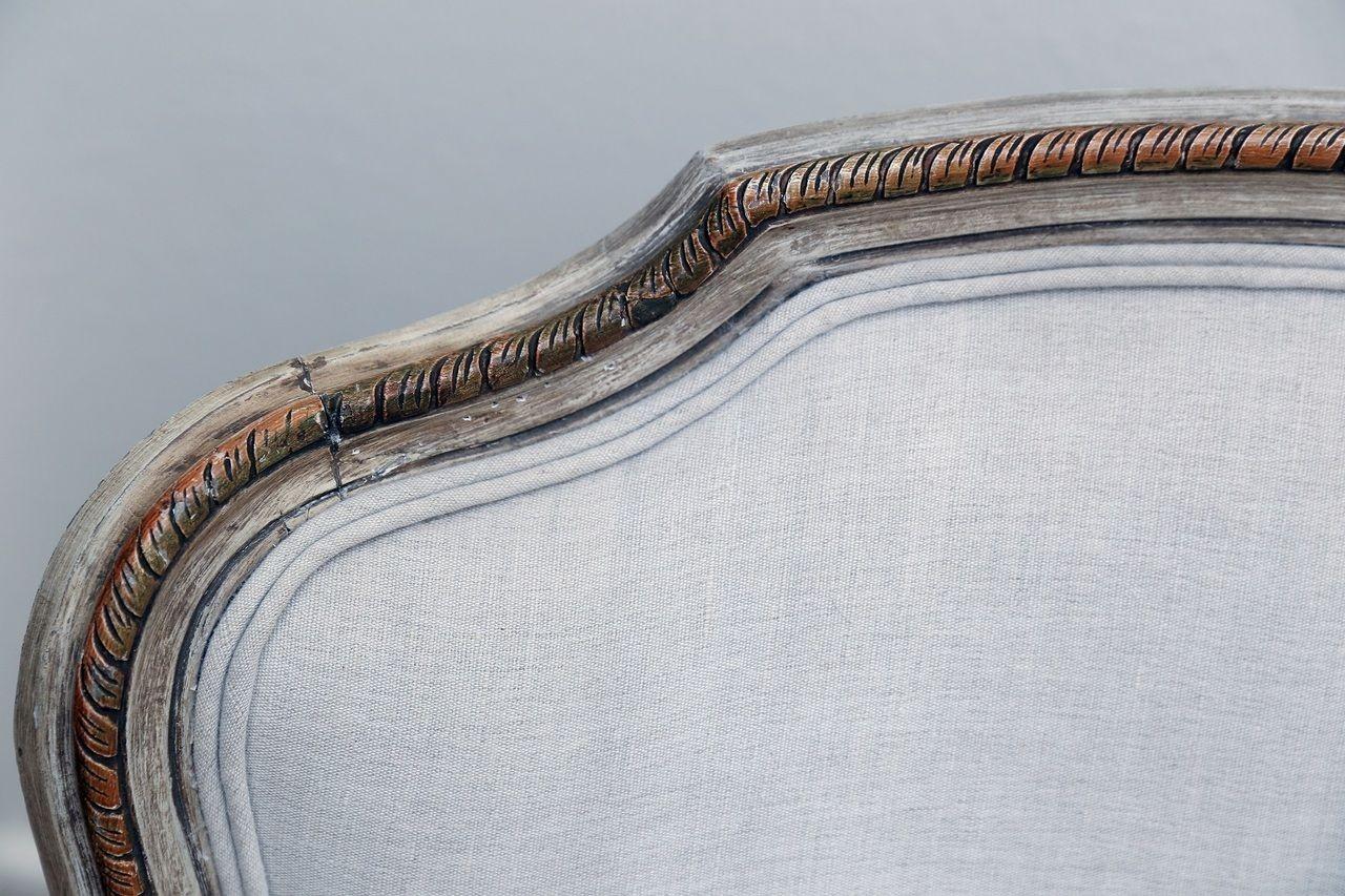 Coppia di poltrone bergere francesi In condizioni buone in vendita a Houston, TX