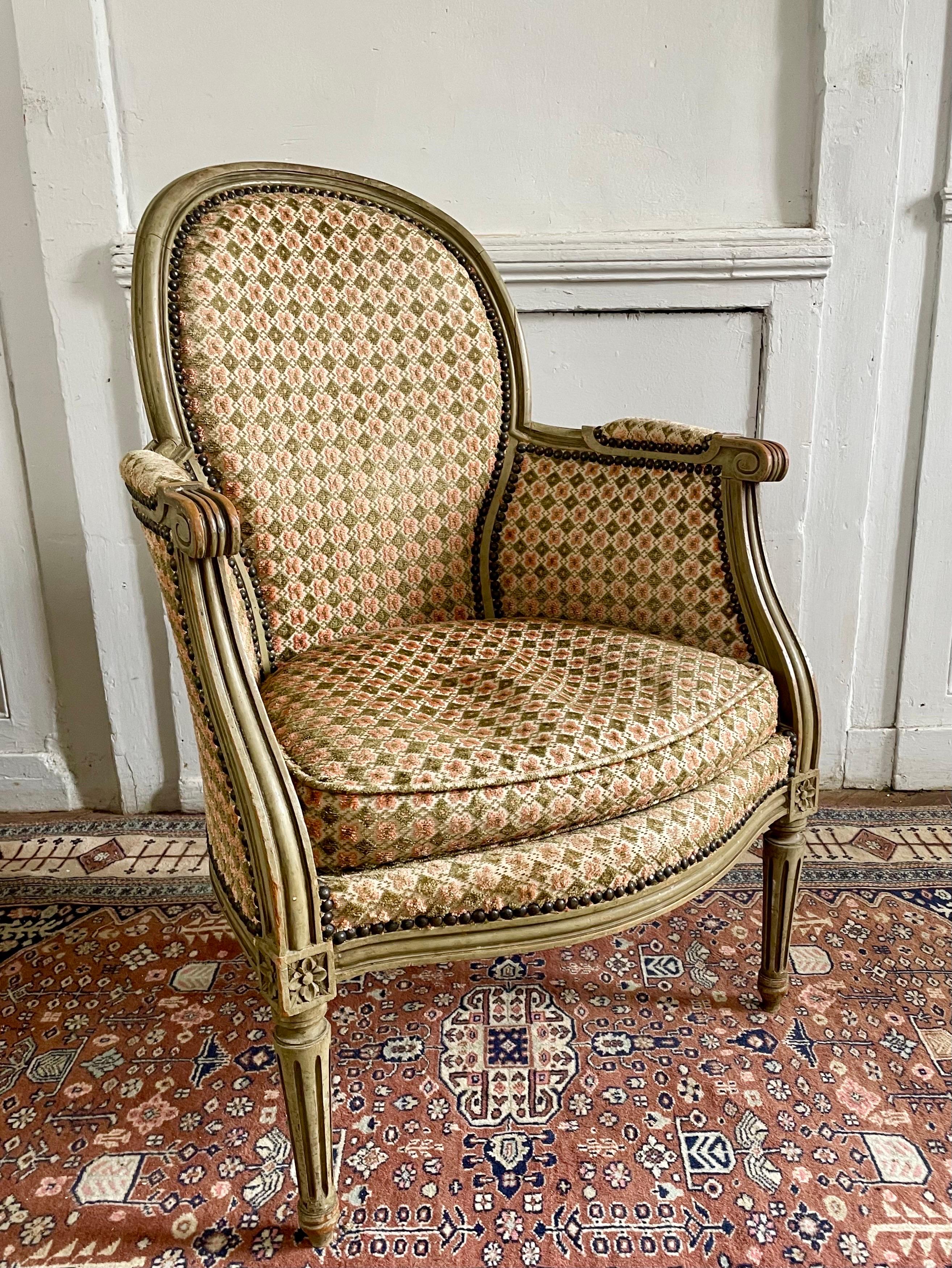 Magnificent pair of Louis XVI style bergere armchairs
19th century
Removable cushions. Tapestries and seats in good condition.
These armchairs perfectly represent the Louis XVI style with their painted and rechampi wooden structure.
The wood is
