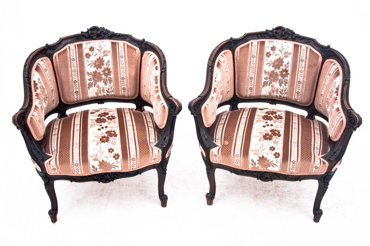 Louis XV Pair of French Bergere Chairs, circa 1900s.  For Sale