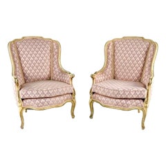 Paire de chaises bergères françaises avec tapisserie Schumacher lavande plus récente