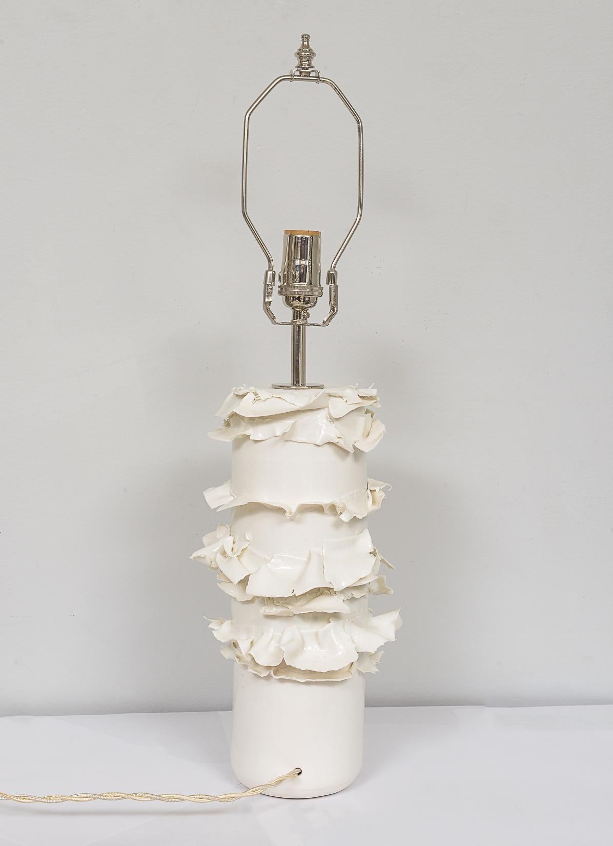 Paire de lampes tournantes en porcelaine émaillée de fabrication française en vente 2