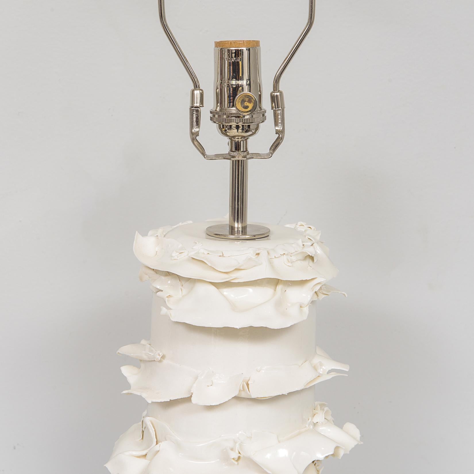 XXIe siècle et contemporain Paire de lampes tournantes en porcelaine émaillée de fabrication française en vente