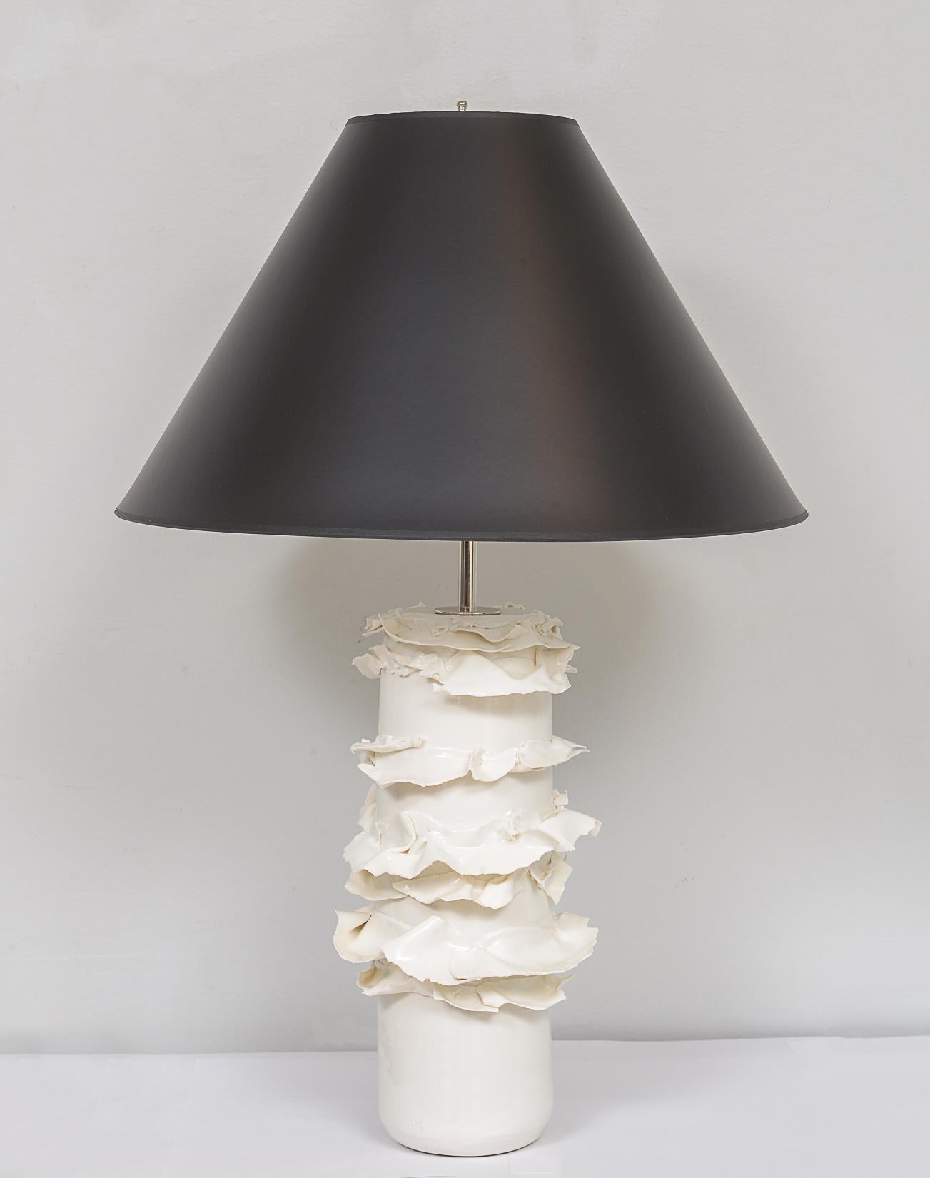 Paire de lampes tournantes en porcelaine émaillée de fabrication française Neuf - En vente à New York, NY