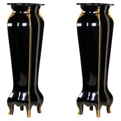 Coppia di piedistalli francesi in lacca nera Luigi XVI in bronzo dorato, XIX secolo