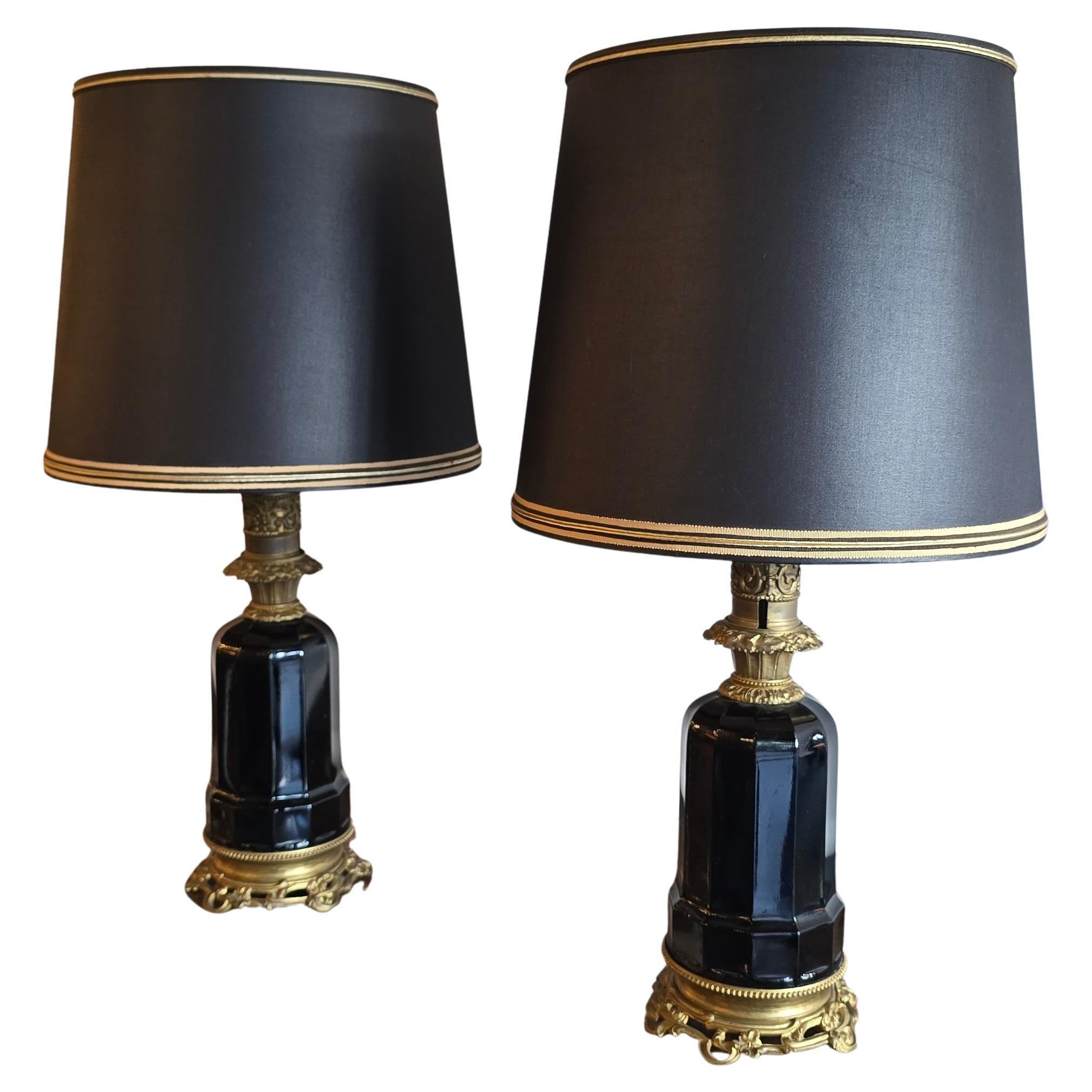 Hollywood Regency Pair of French Black Opaline and Gilt Bronze Table Lamps, circa 1870 en vente