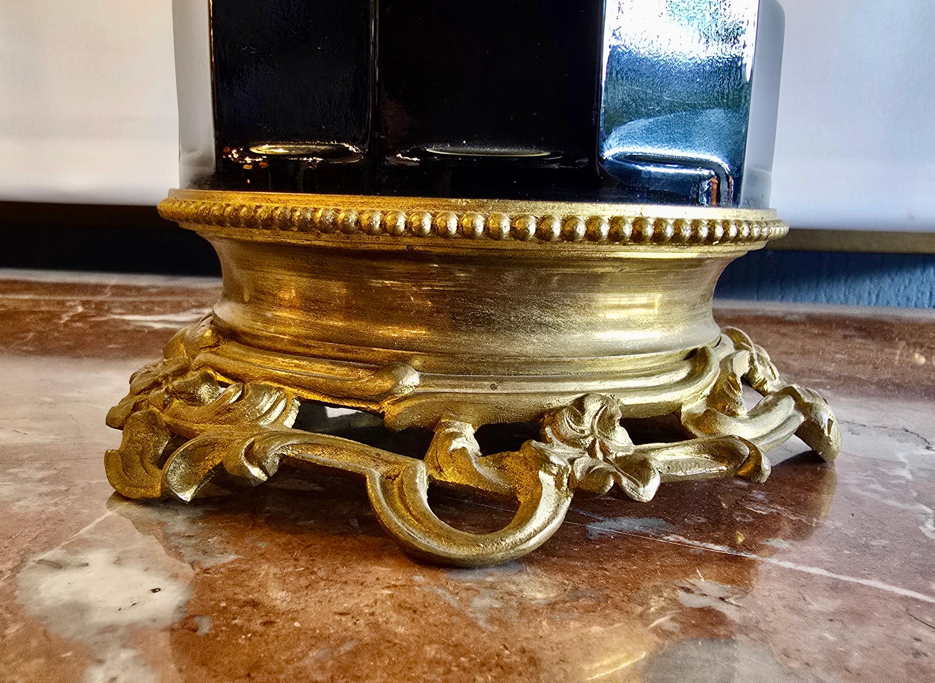 Pair of French Black Opaline and Gilt Bronze Table Lamps, circa 1870 Bon état - En vente à Antwerp, BE