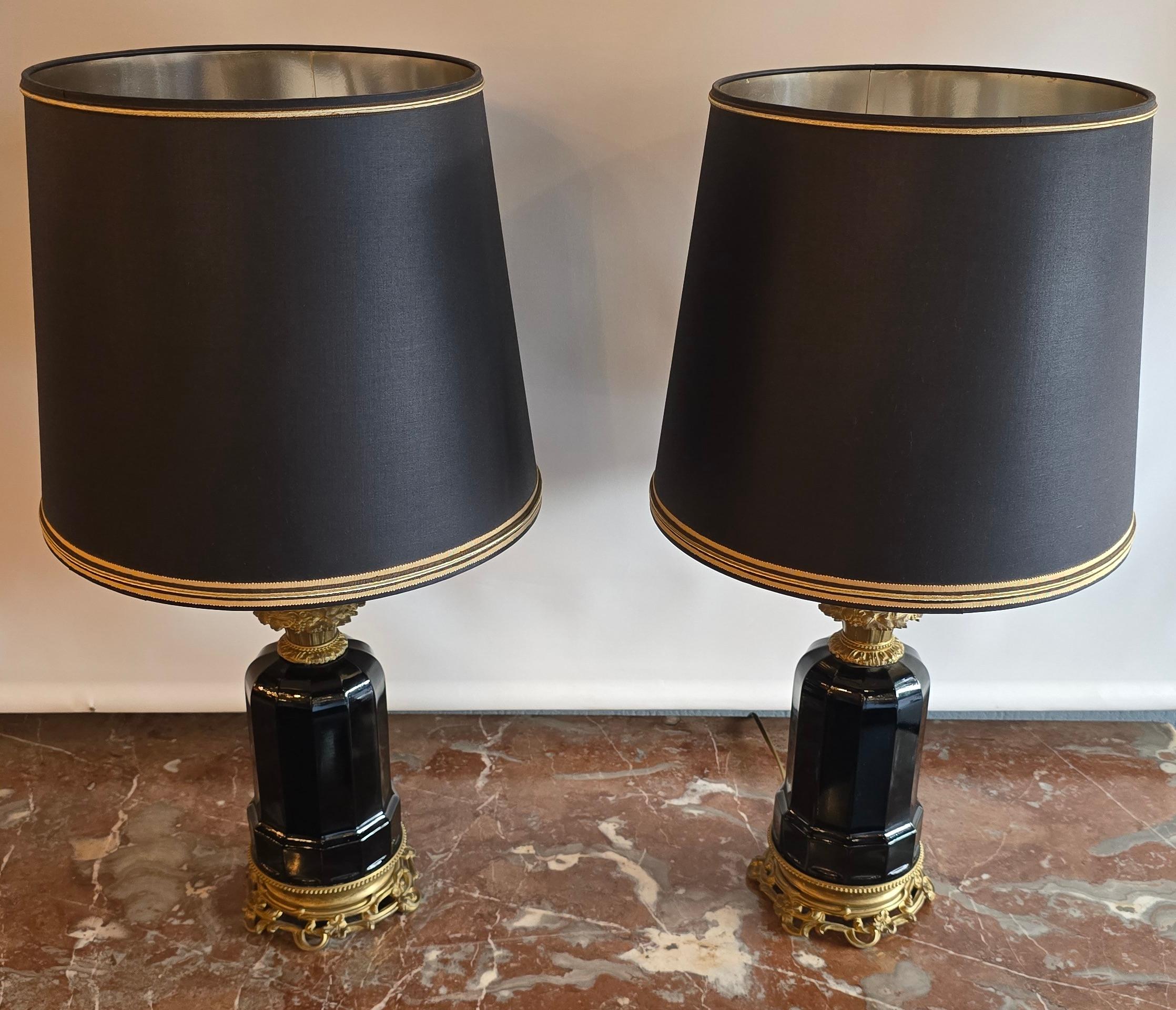 Pair of French Black Opaline and Gilt Bronze Table Lamps, circa 1870 en vente 1