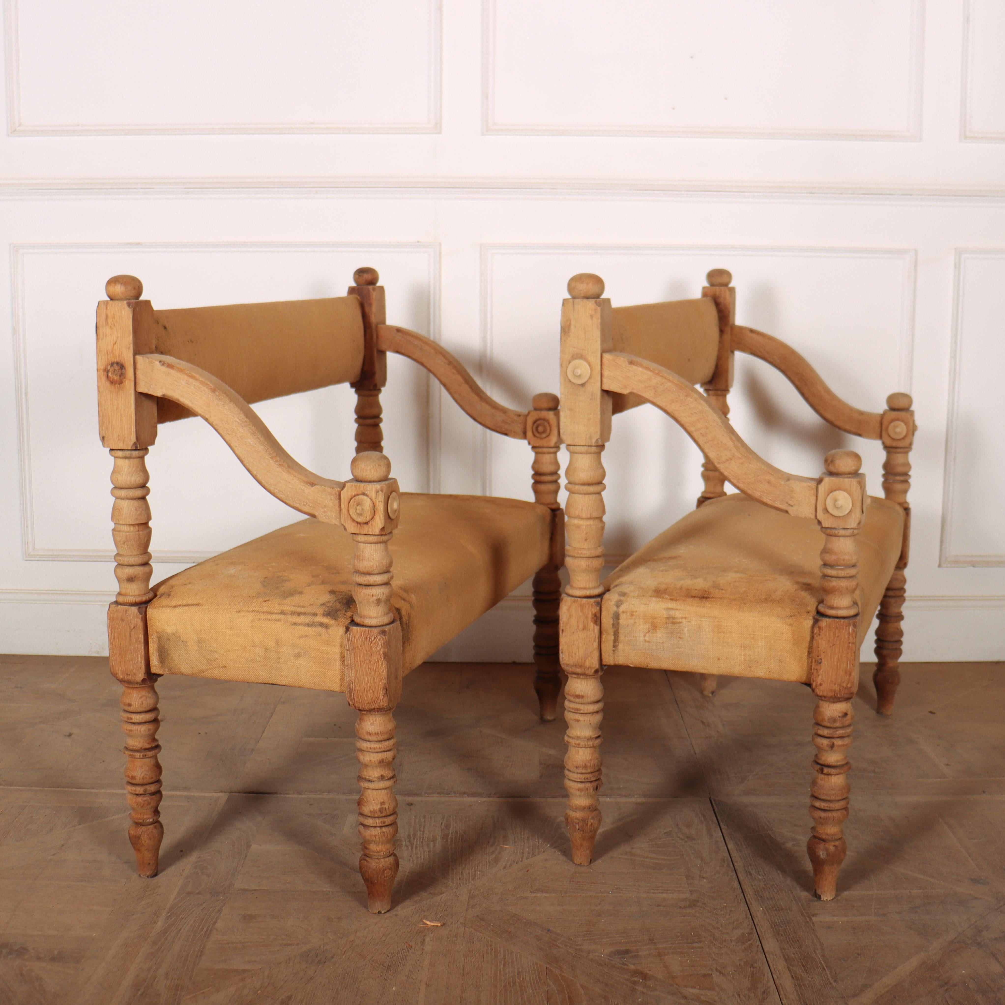 Pareja de banquetas francesas de roble blanqueado en Bueno estado para la venta en Leamington Spa, Warwickshire