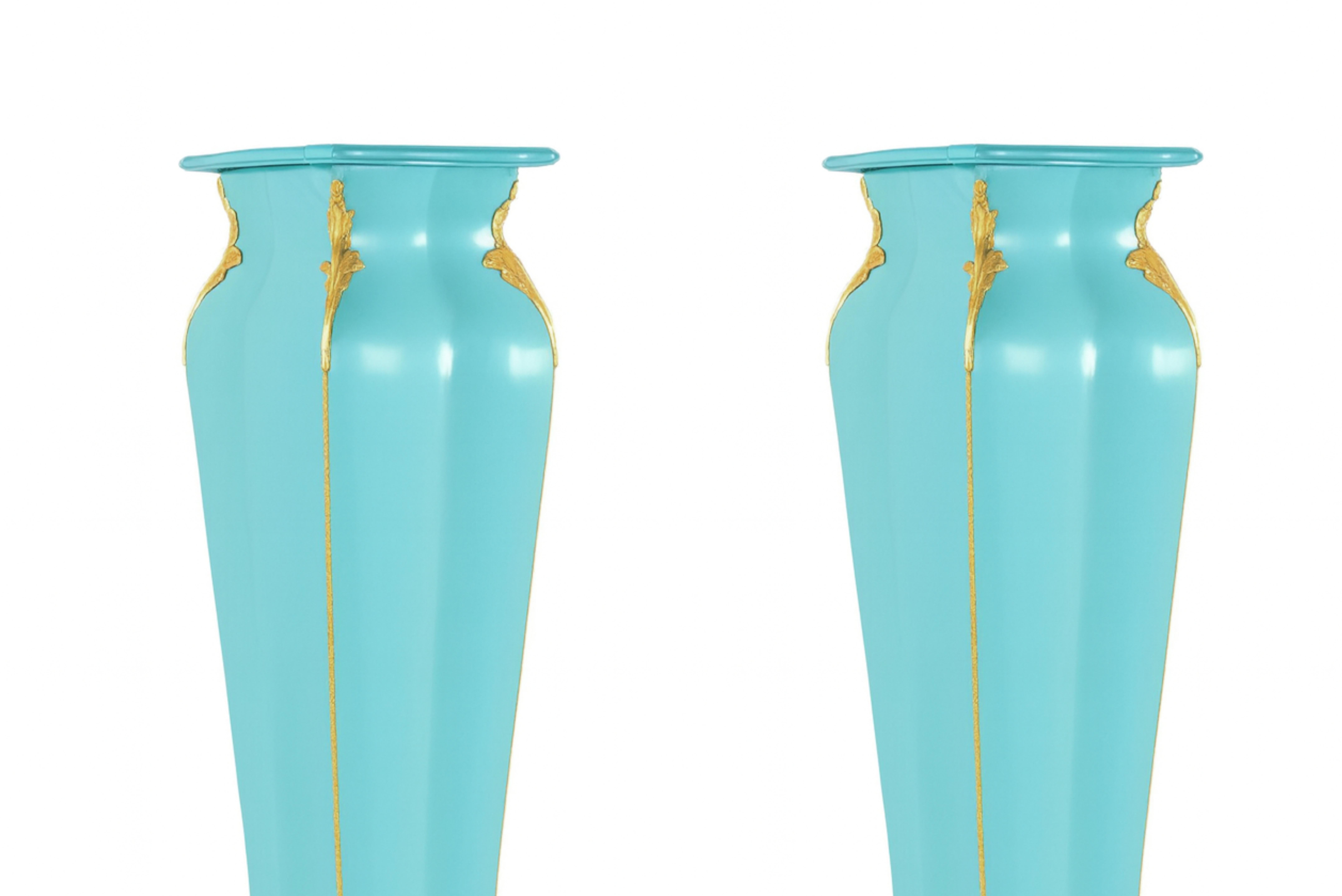 Coppia di piedistalli a colonna Luigi XVI di colore blu uovo francese, XIX secolo in vendita 4