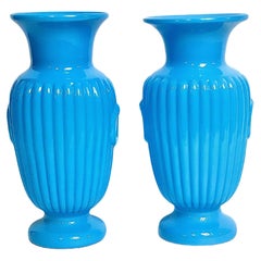 Coppia di vasi francesi in vetro opalino blu-turchese del XIX secolo